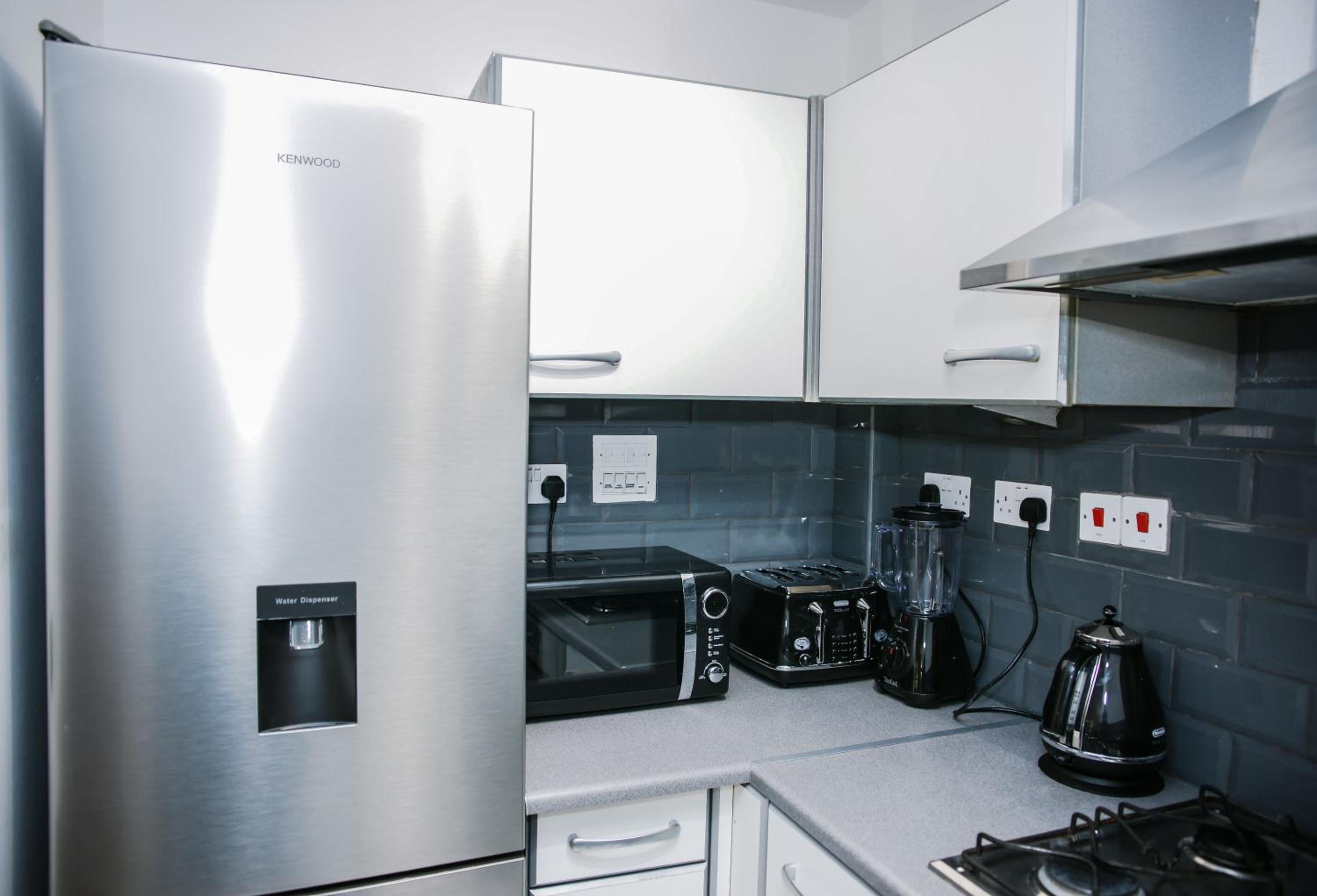 RIVERSIDE 2 BED APARTMENT