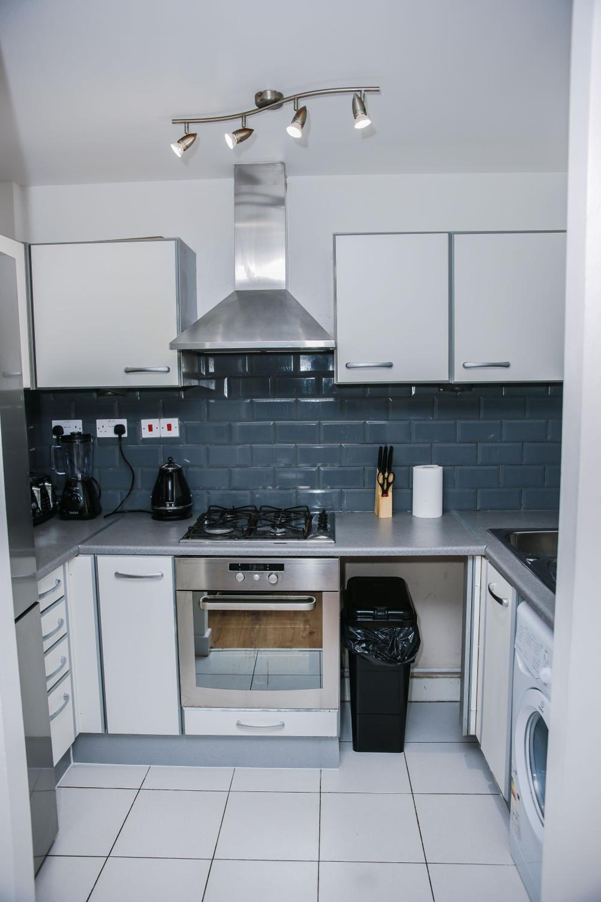 RIVERSIDE 2 BED APARTMENT
