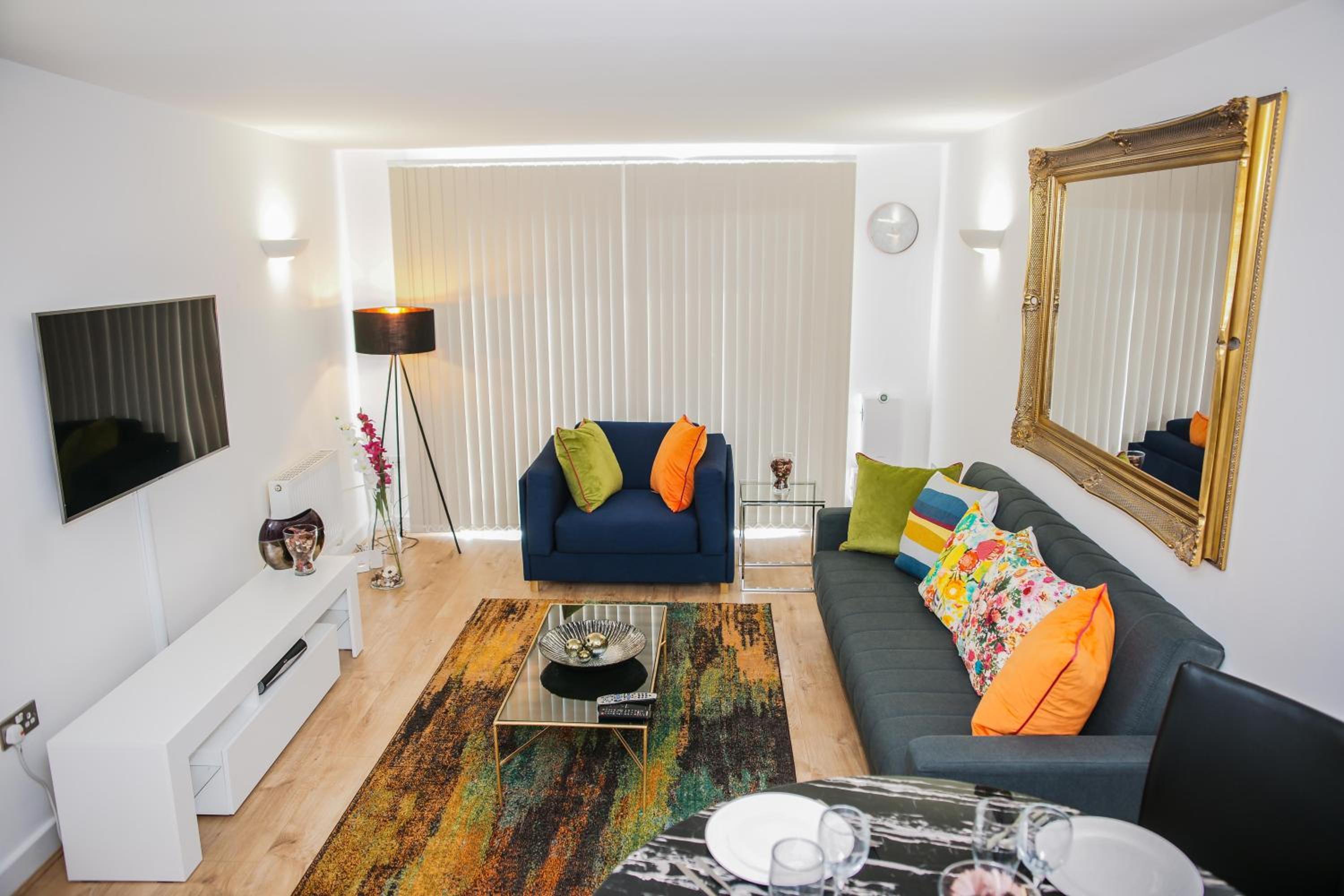 RIVERSIDE 2 BED APARTMENT