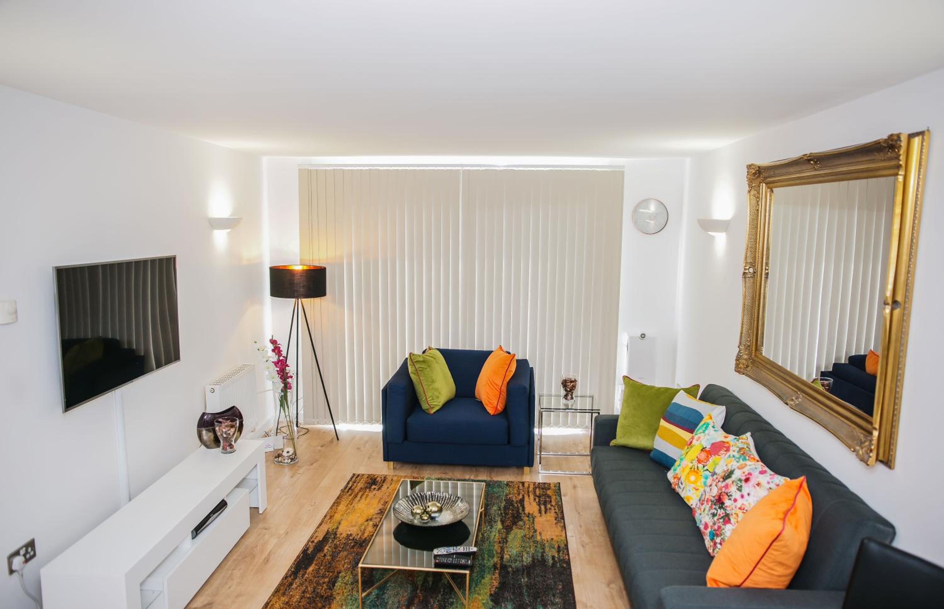 RIVERSIDE 2 BED APARTMENT
