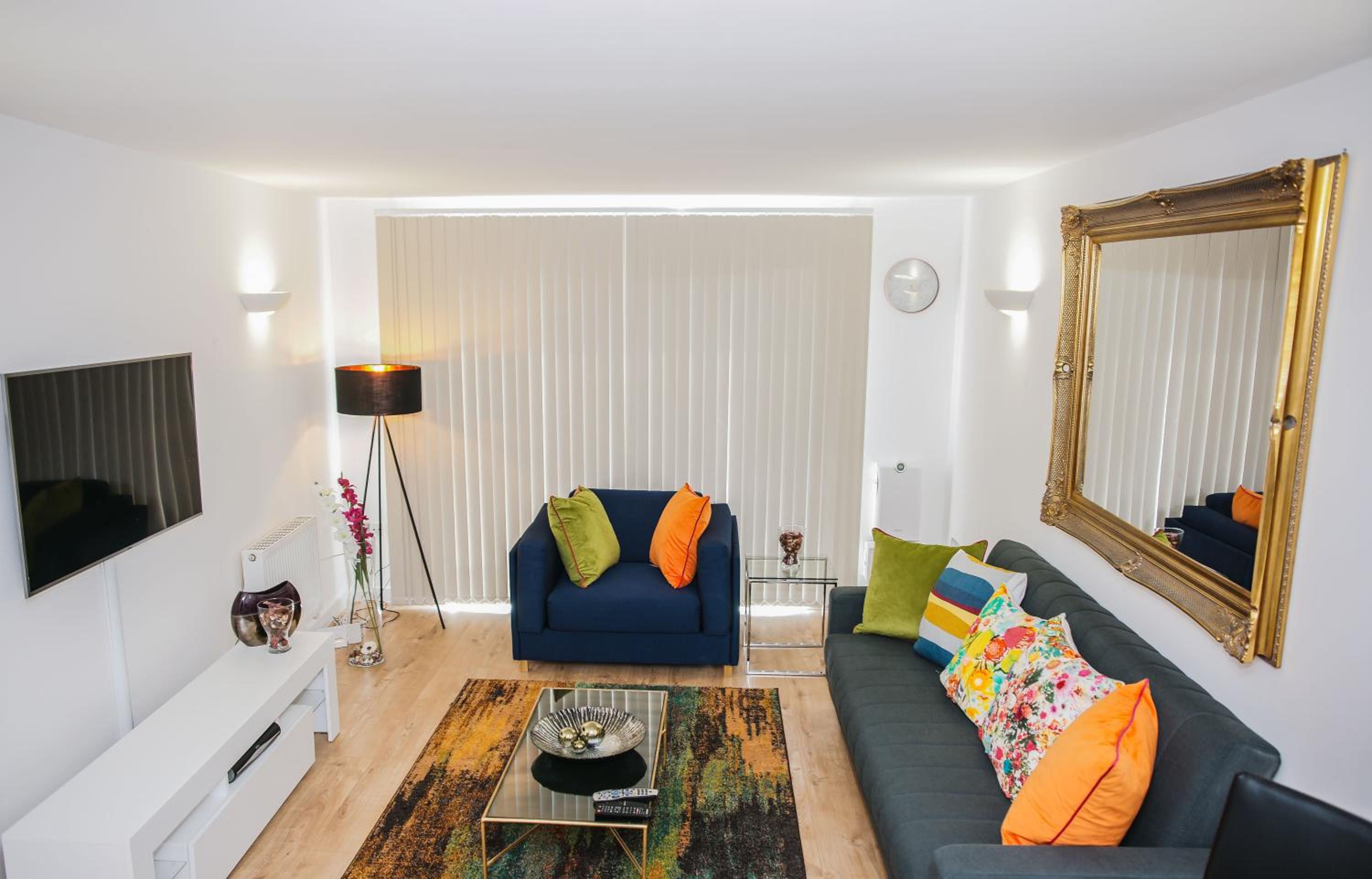 RIVERSIDE 2 BED APARTMENT