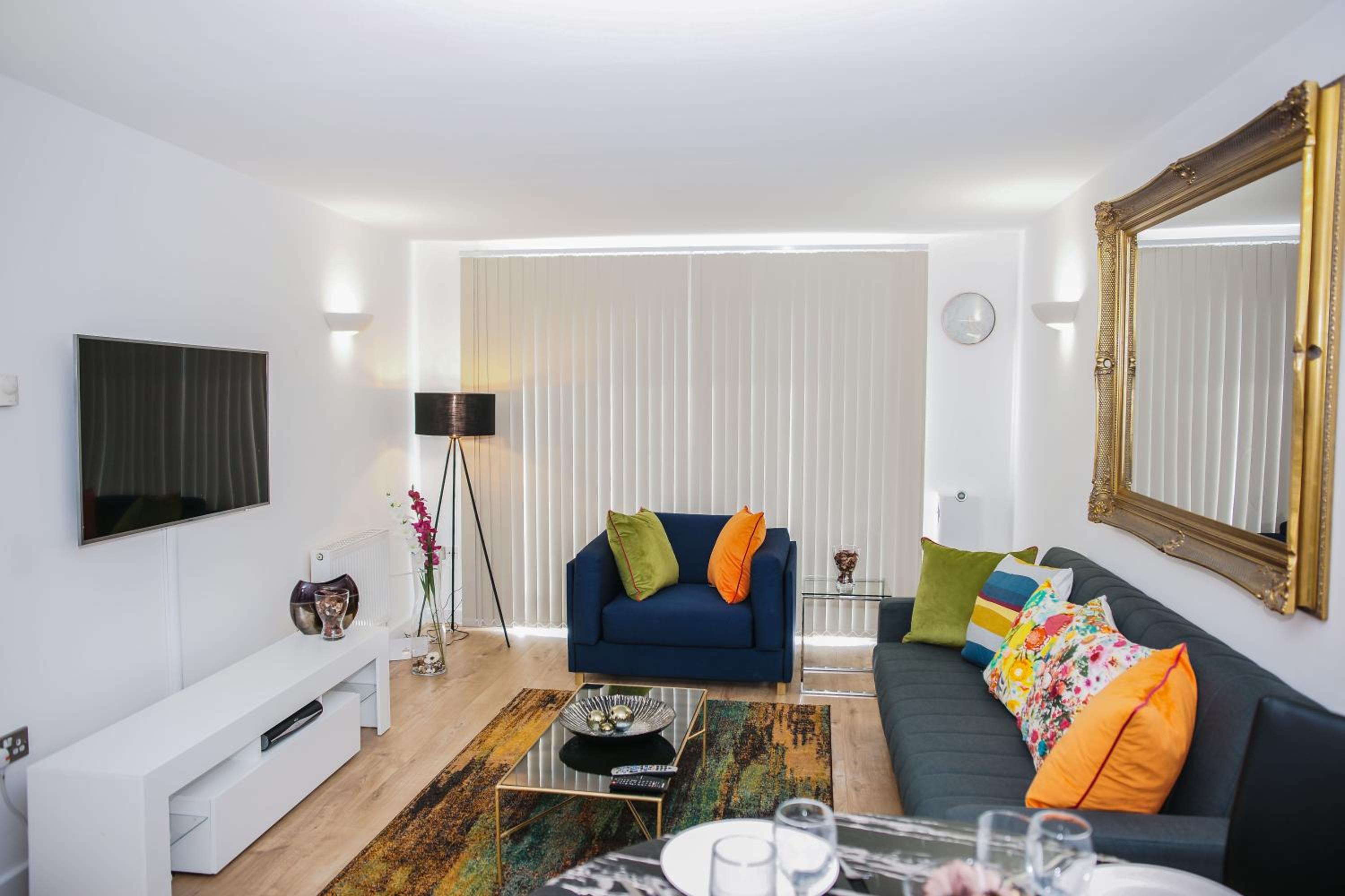 RIVERSIDE 2 BED APARTMENT