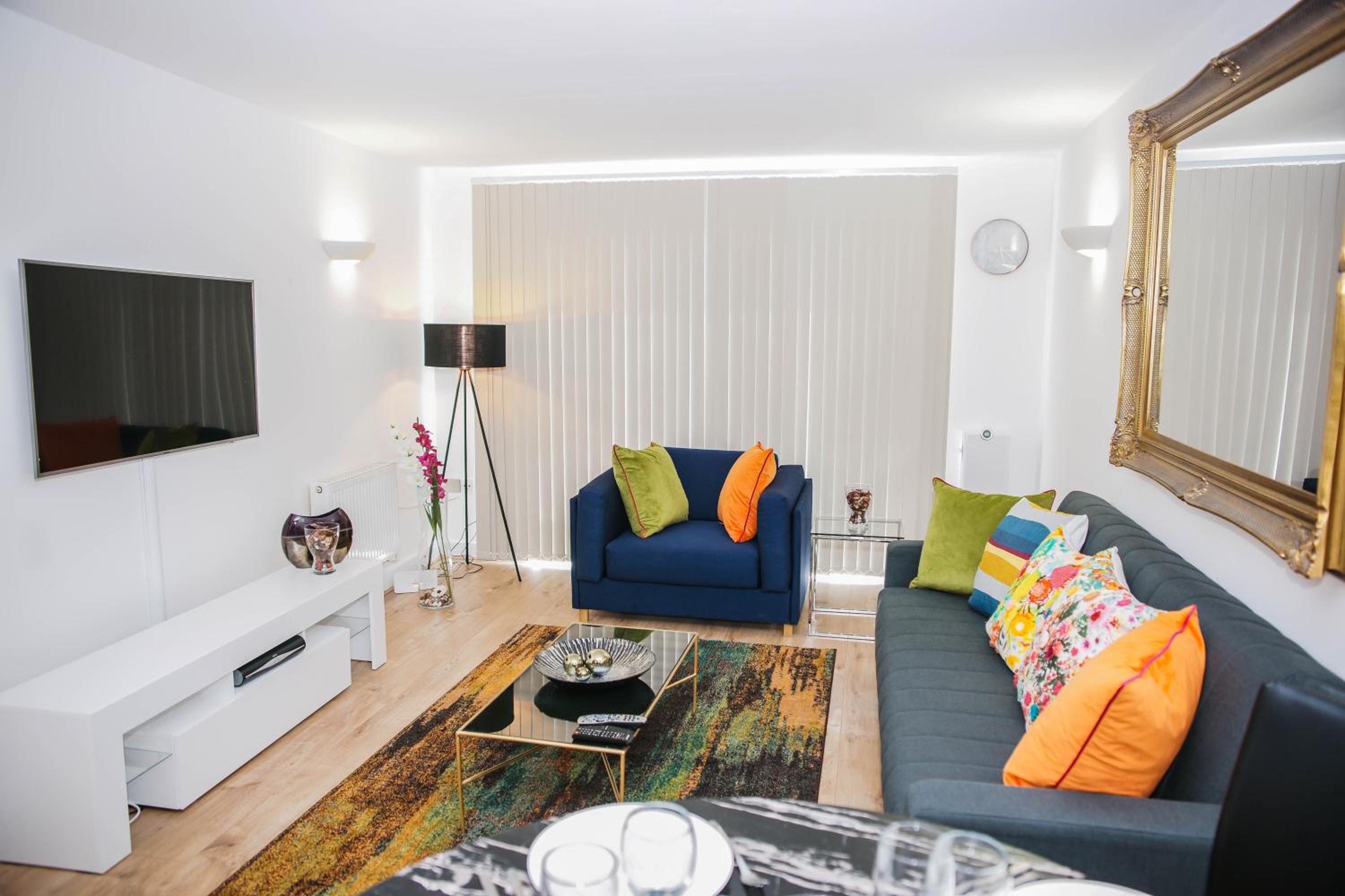 RIVERSIDE 2 BED APARTMENT