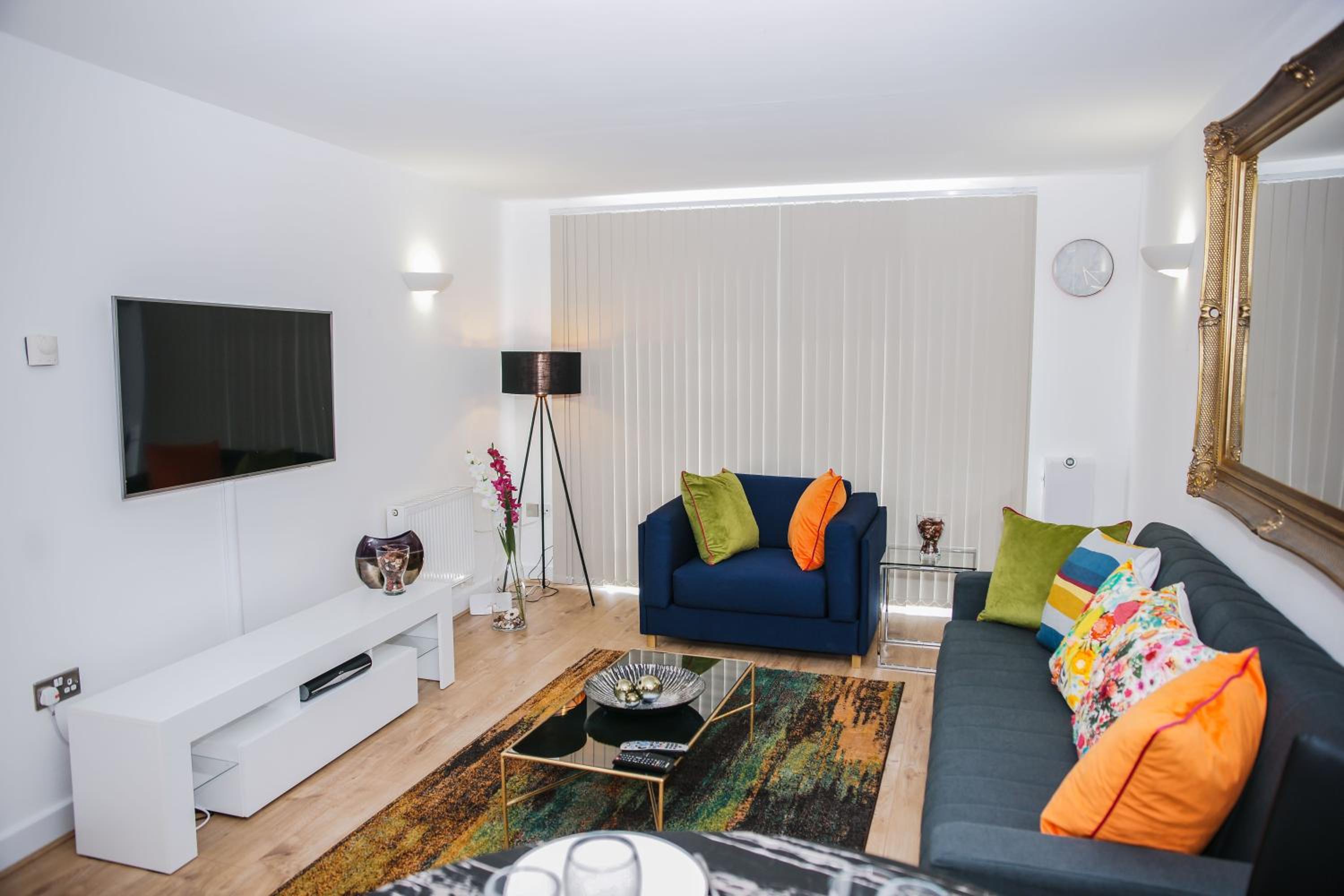 RIVERSIDE 2 BED APARTMENT