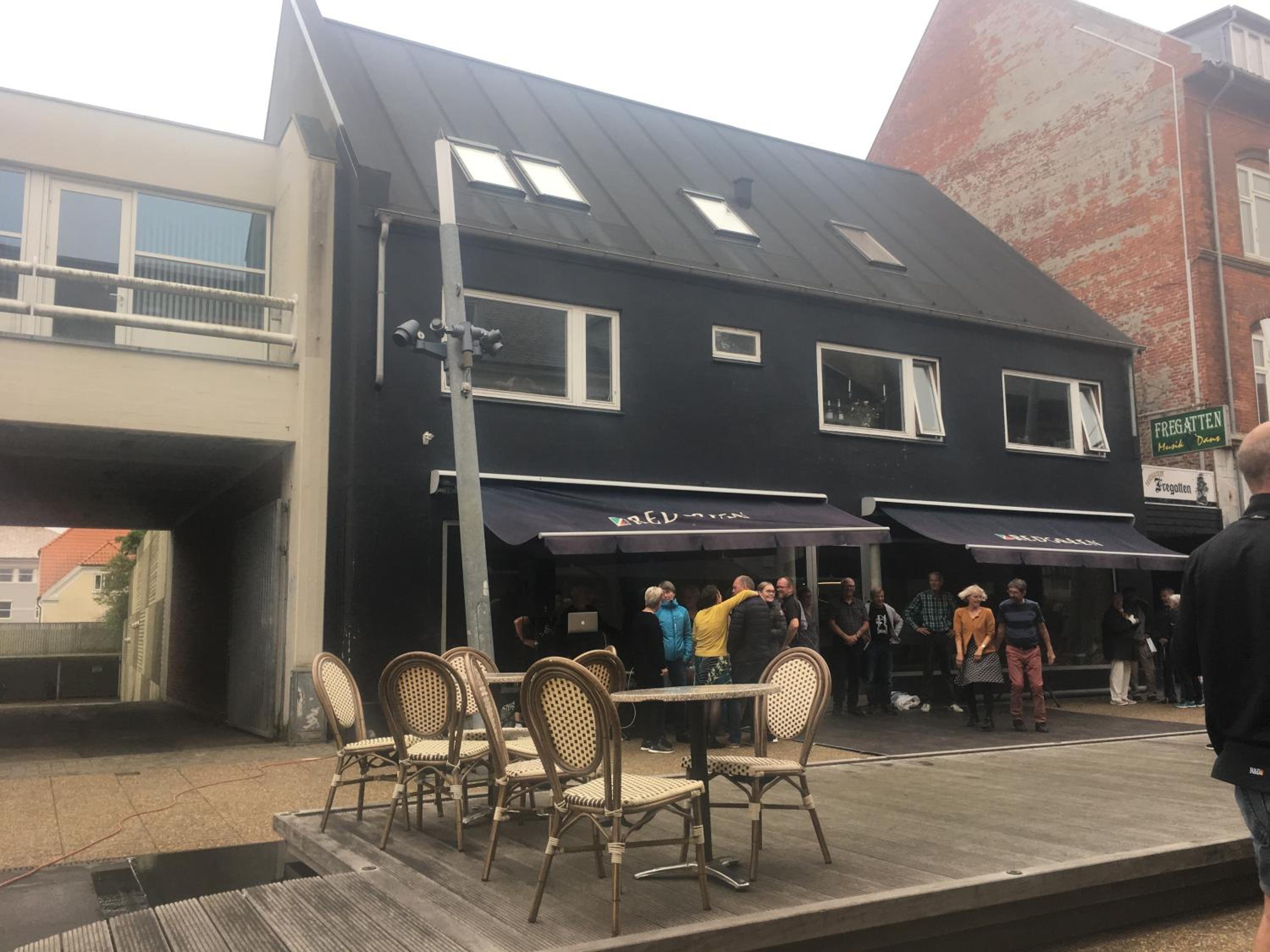 2 BR apartment on walk street view 4