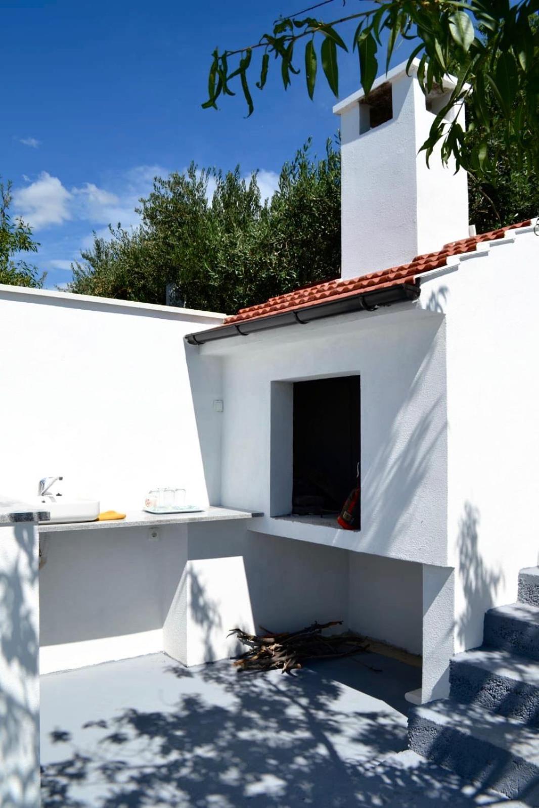 4 apartmens private pool 20people max view 3