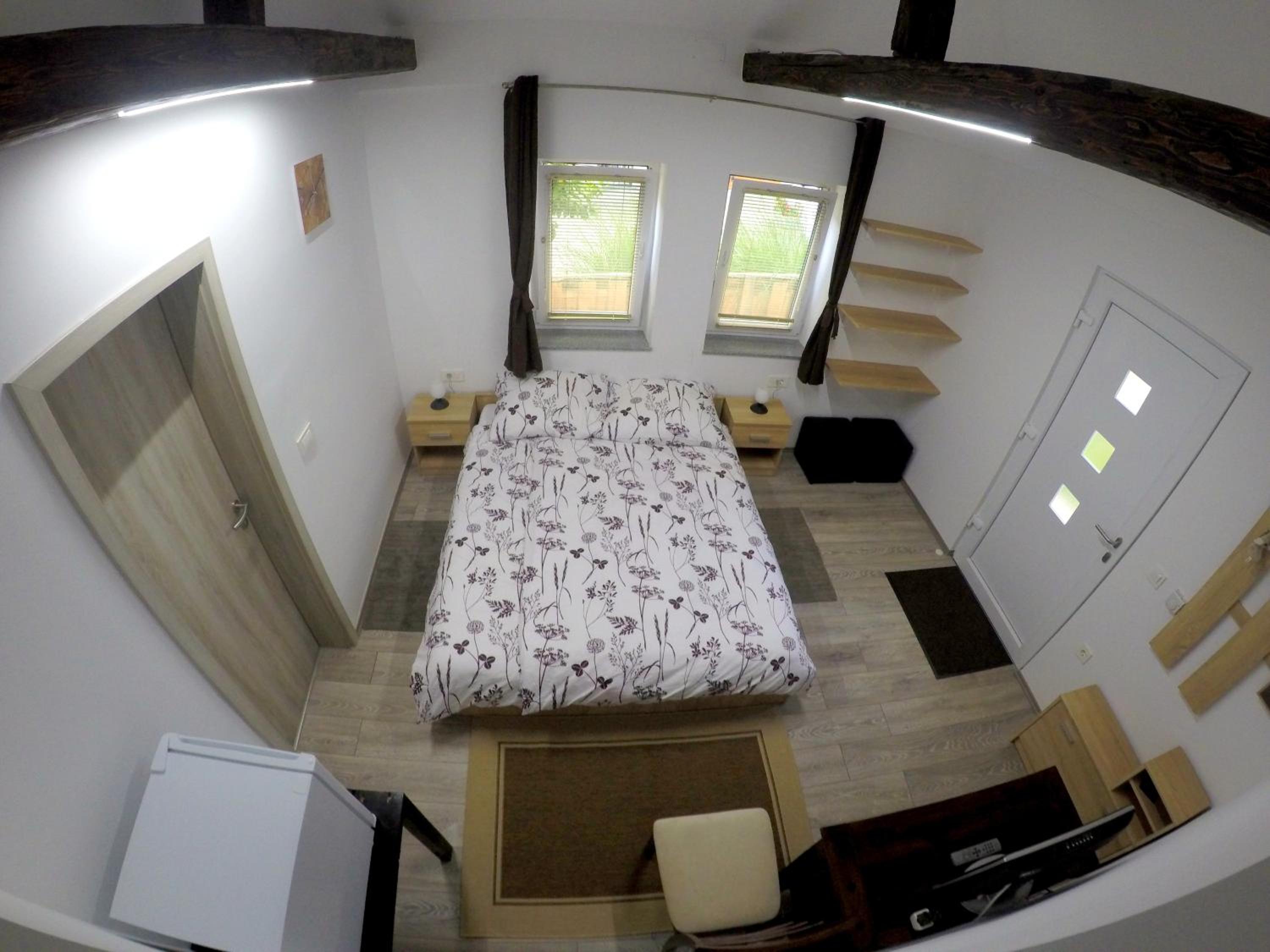 Photo 6