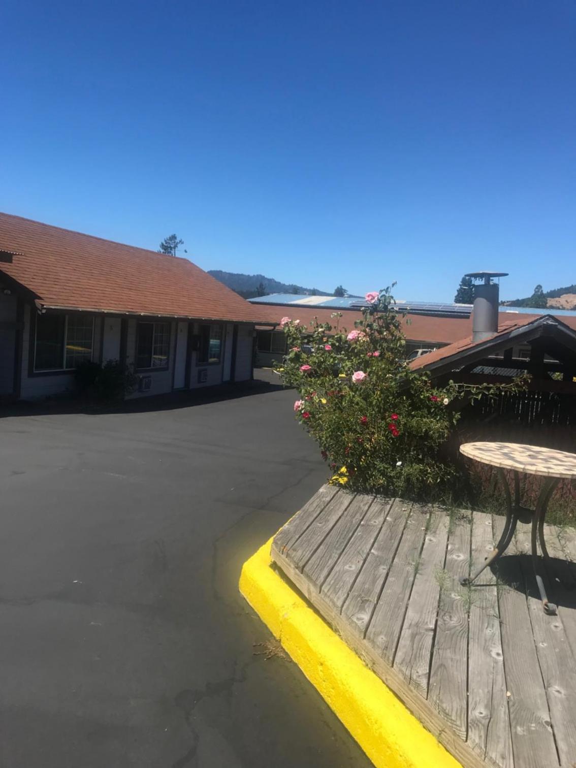 Lone Pine Motel view 4