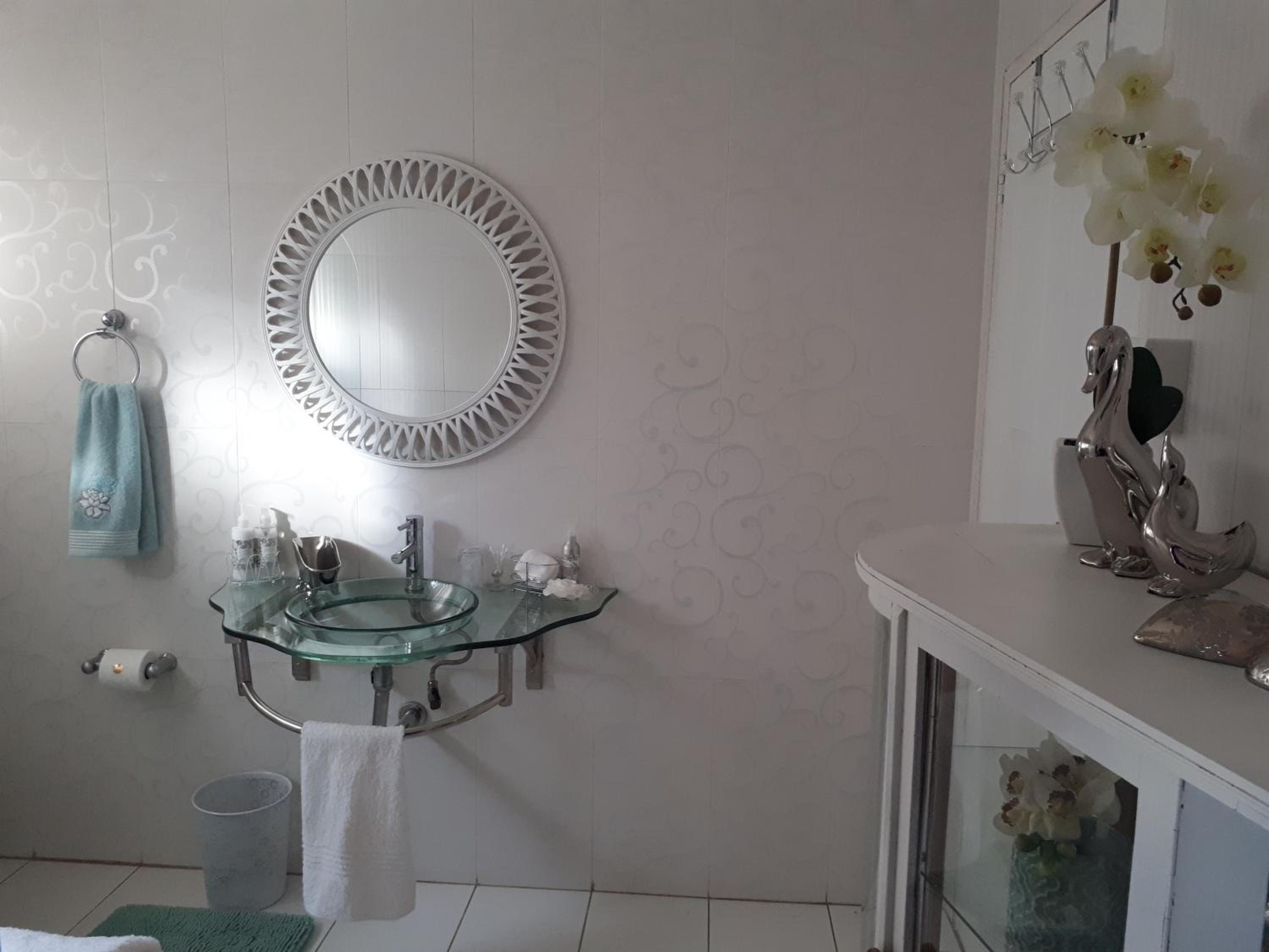 Ronique's Guest House view 3