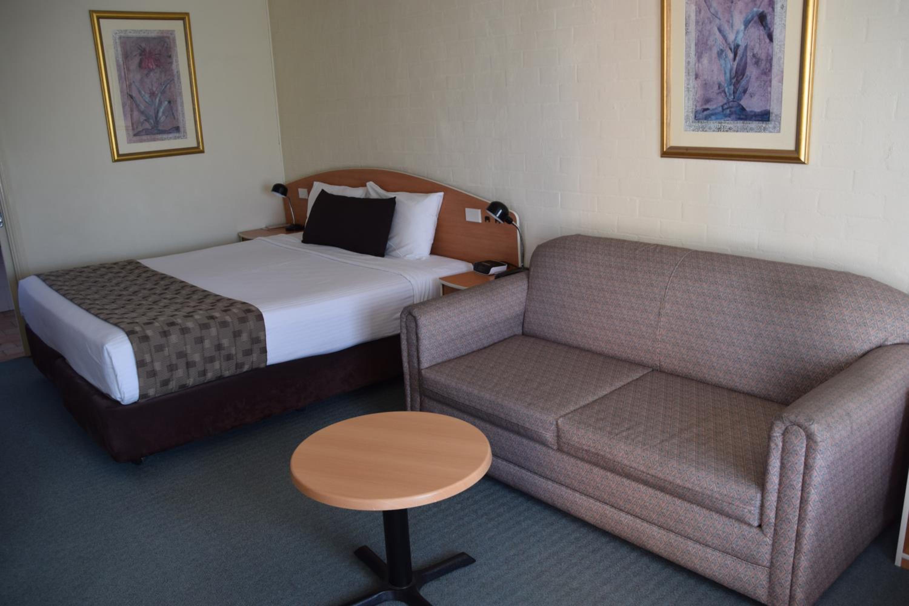 Coachman's Inn Motel
