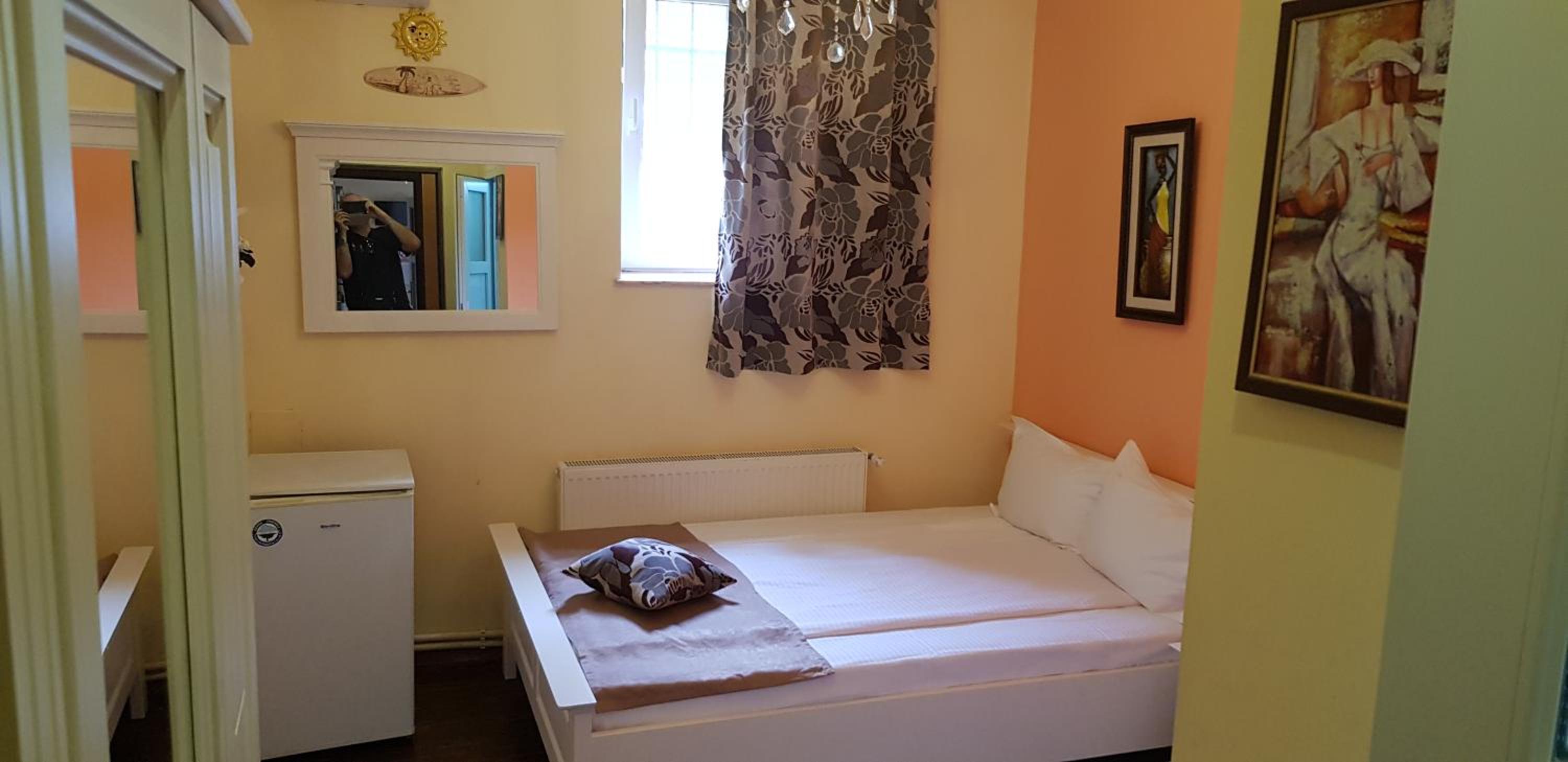 Hotel-Hostel Mignon Mamaia -private rooms with free parking
