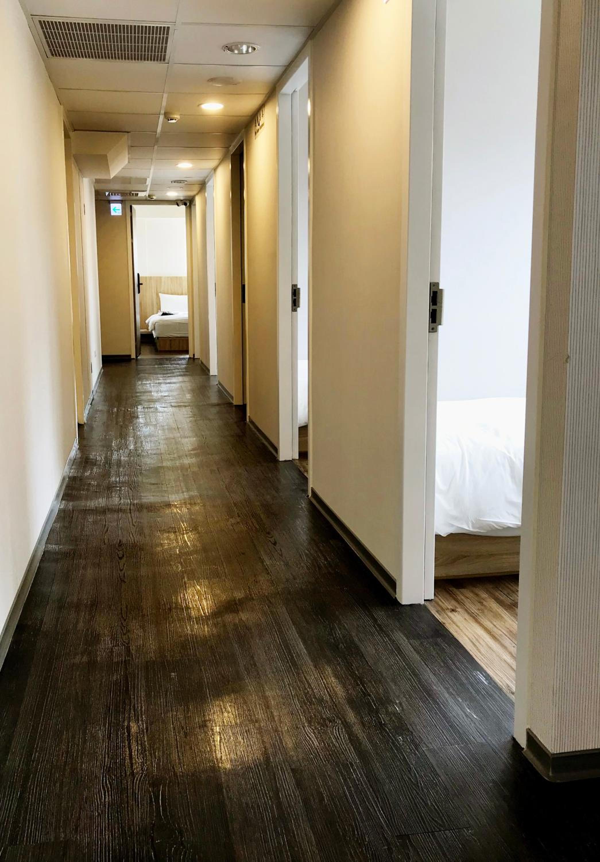 Single Inn-Kaohsiung Station