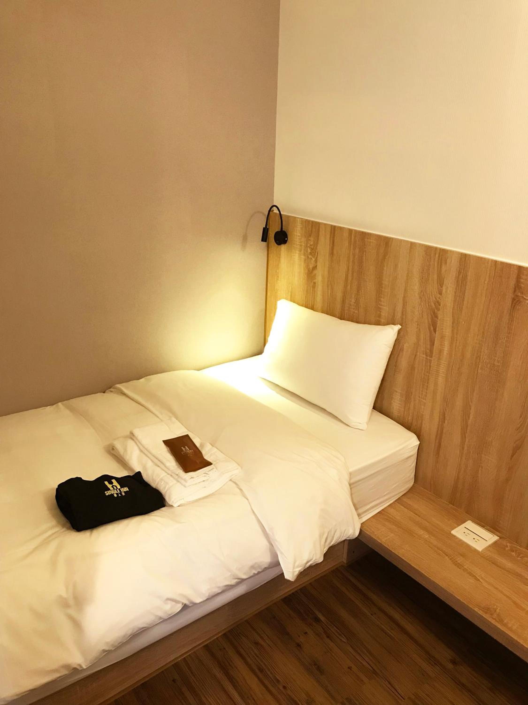 Single Inn-Kaohsiung Station
