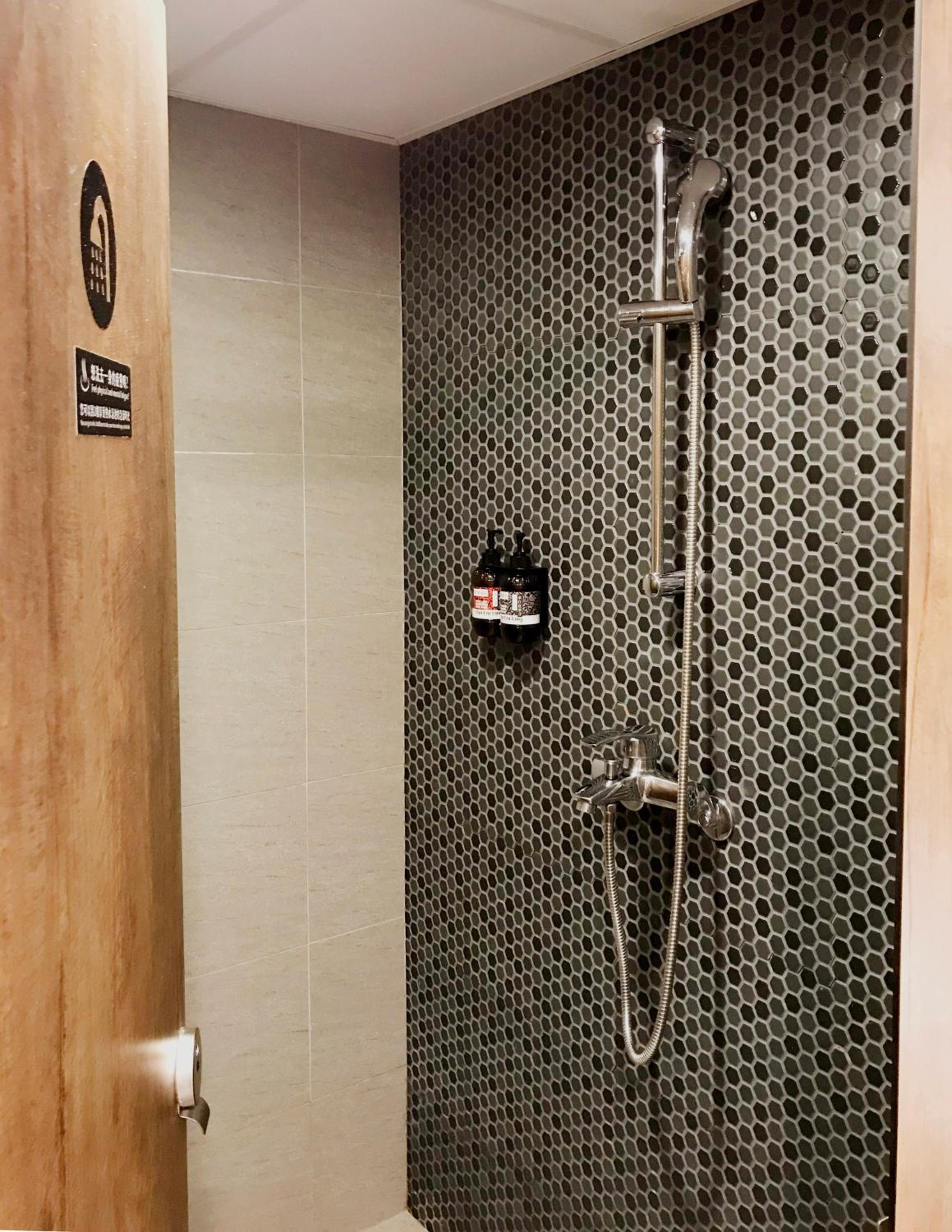 Single Inn-Kaohsiung Station