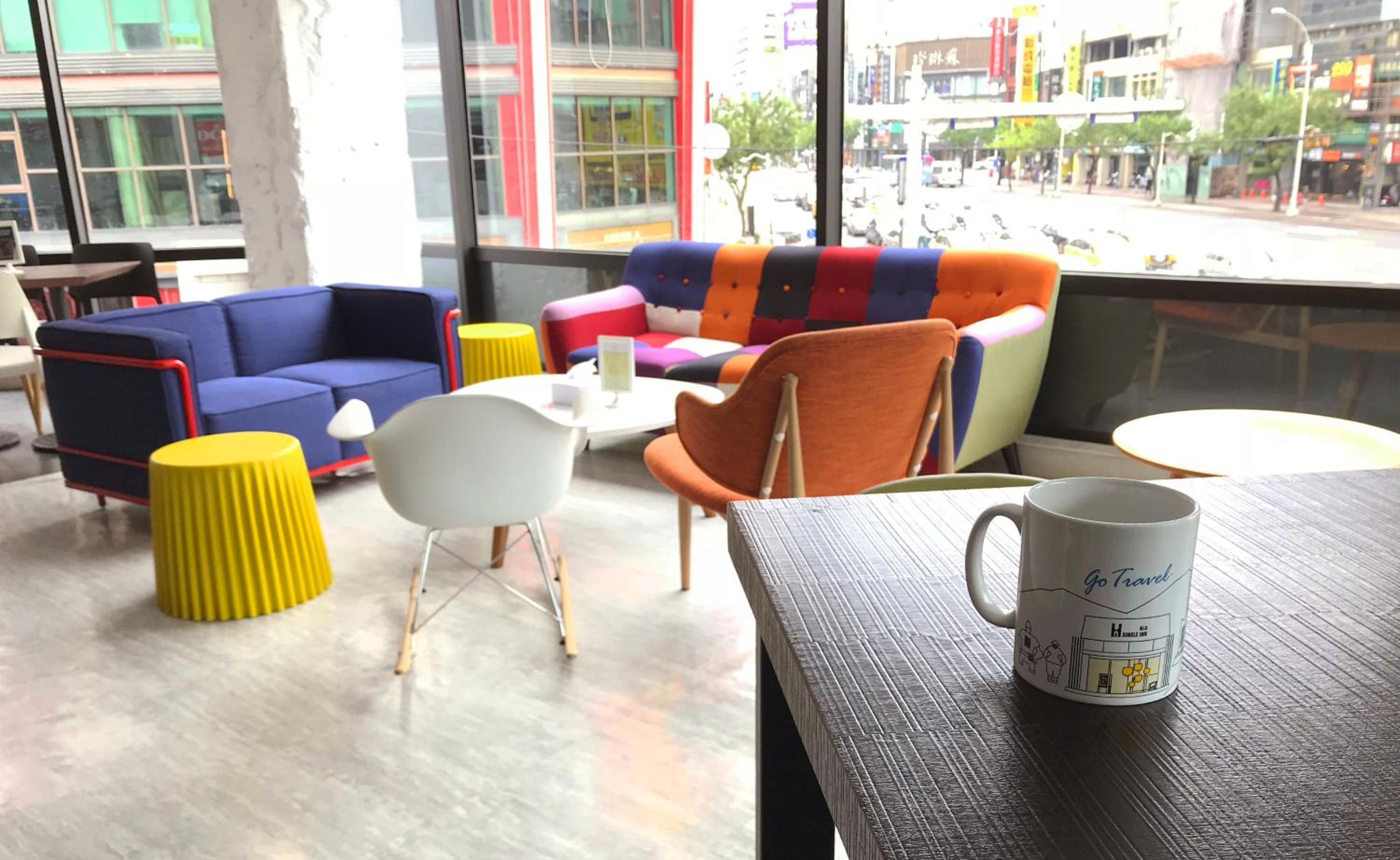 Single Inn-Kaohsiung Station