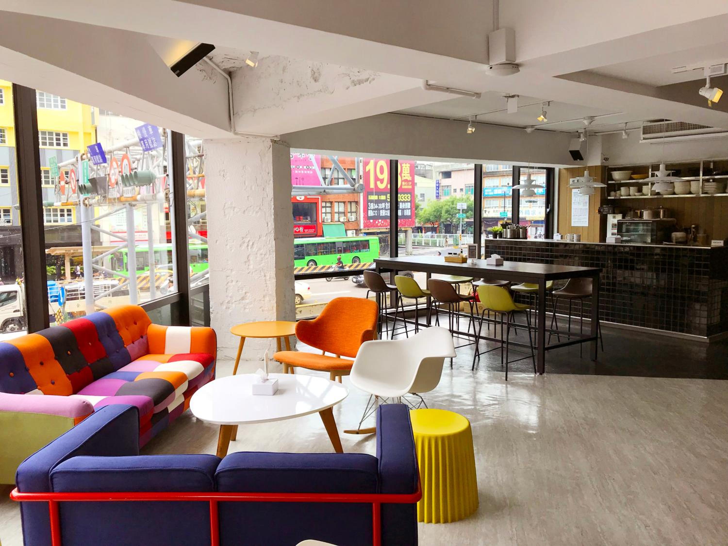Single Inn-Kaohsiung Station