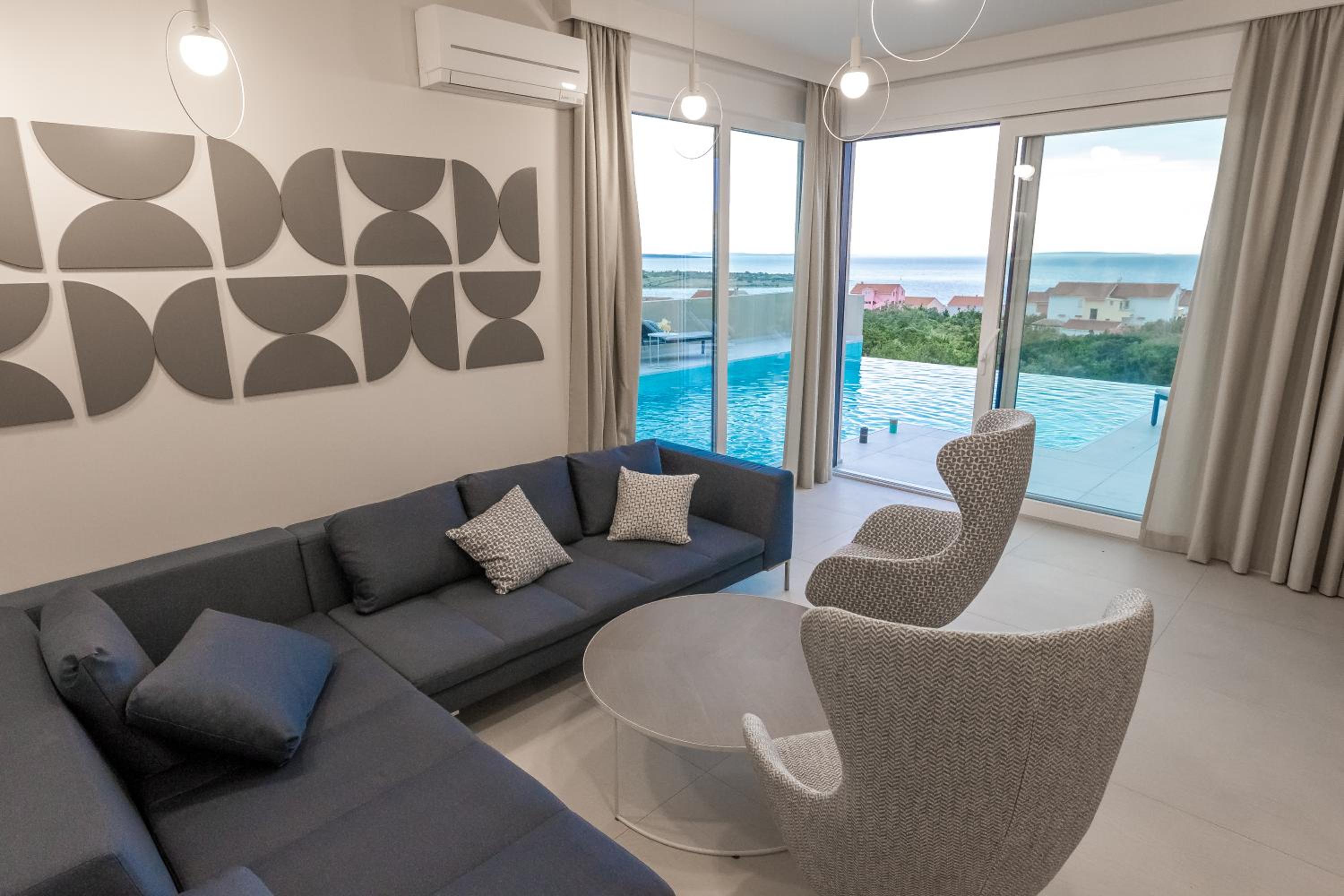 Hotel Villa Sara - Private Infinity Pool - Image 1