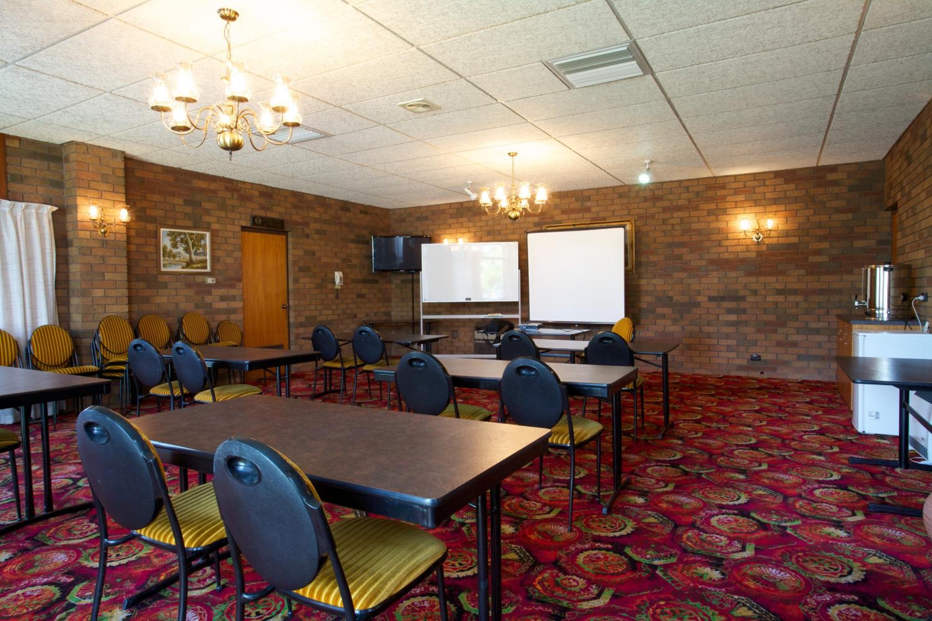 Golden Grain Motor Inn view 2