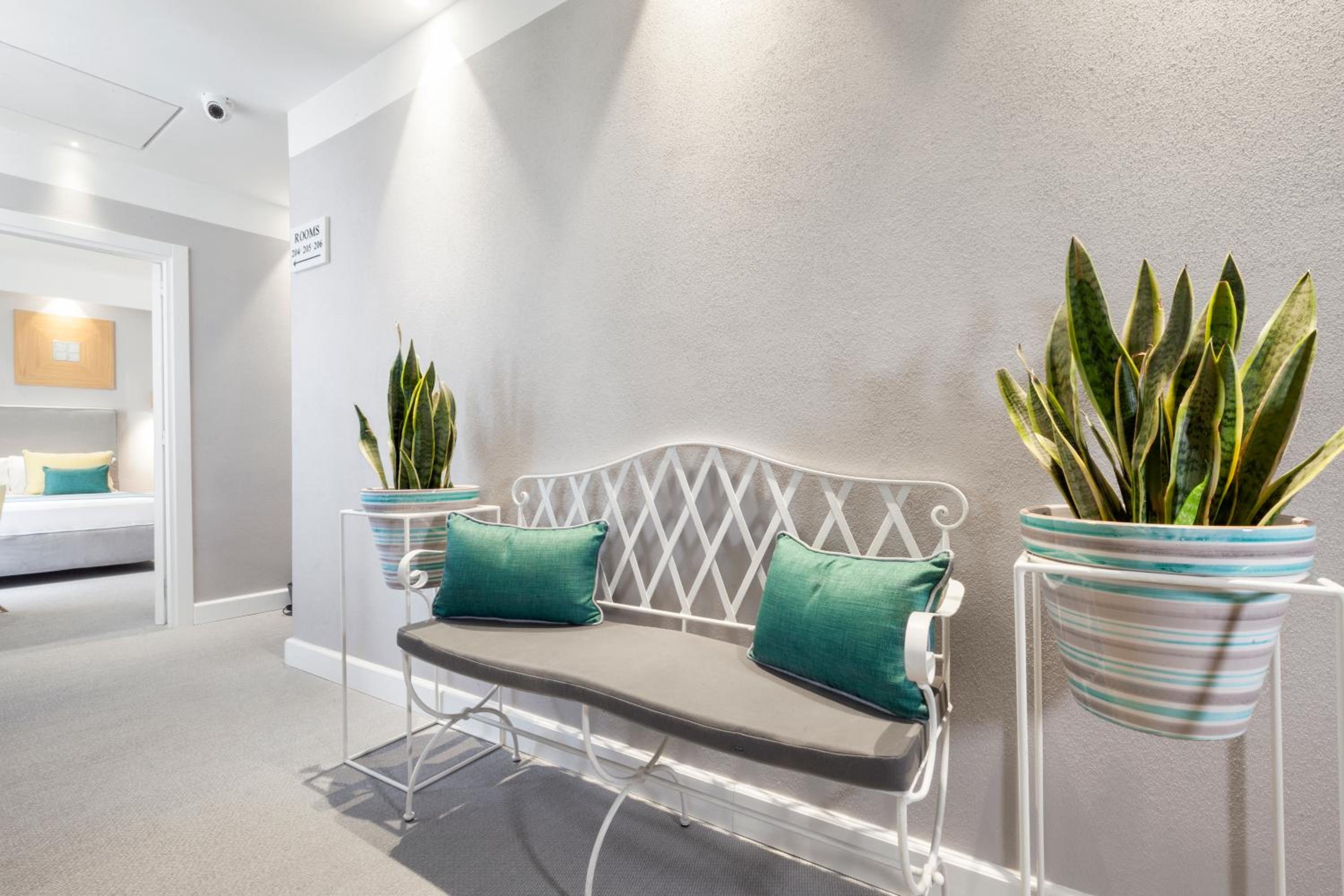 Hotel La Piazzetta Guest House - Image 1