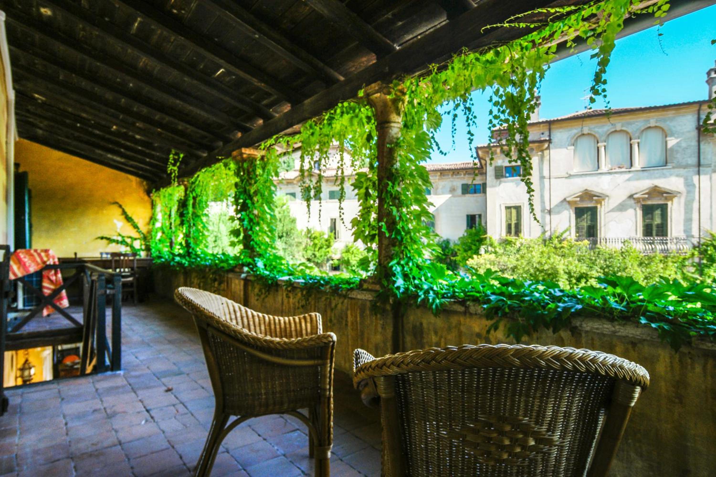 Villa Betteloni Valpolicella Suites view 3