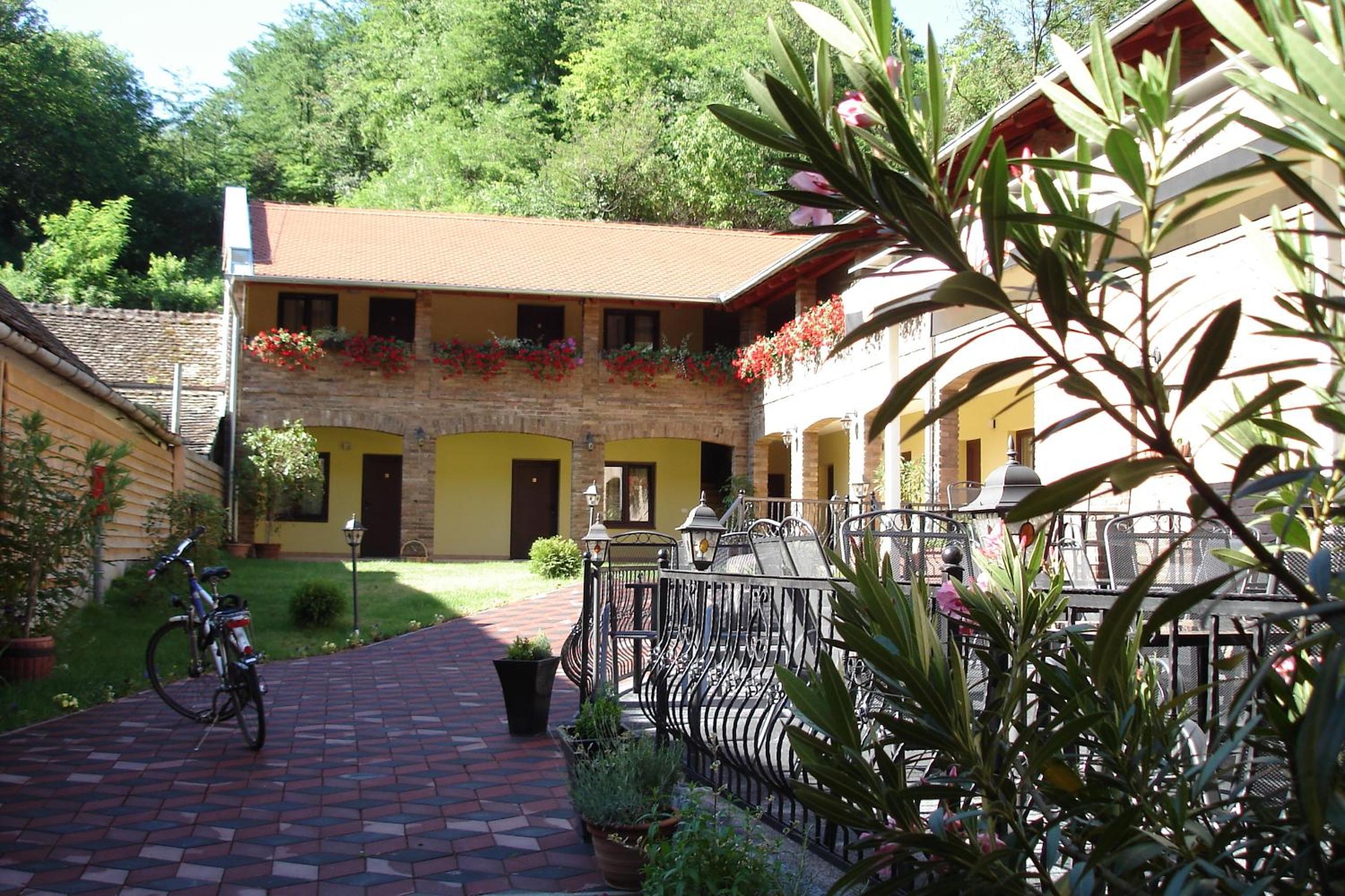 Rooms Villa Iva view 3