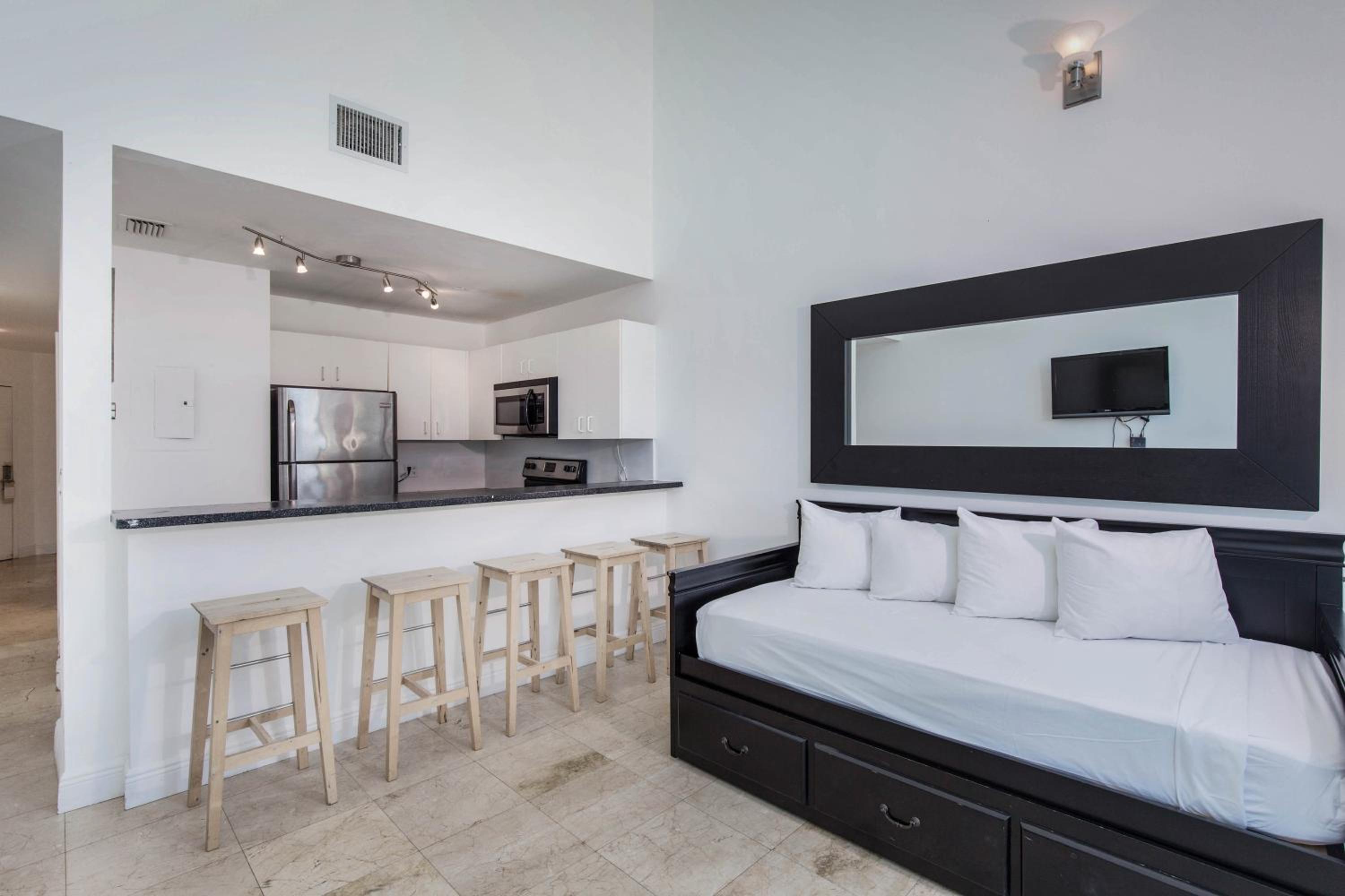 New Point Miami Beach Apartments