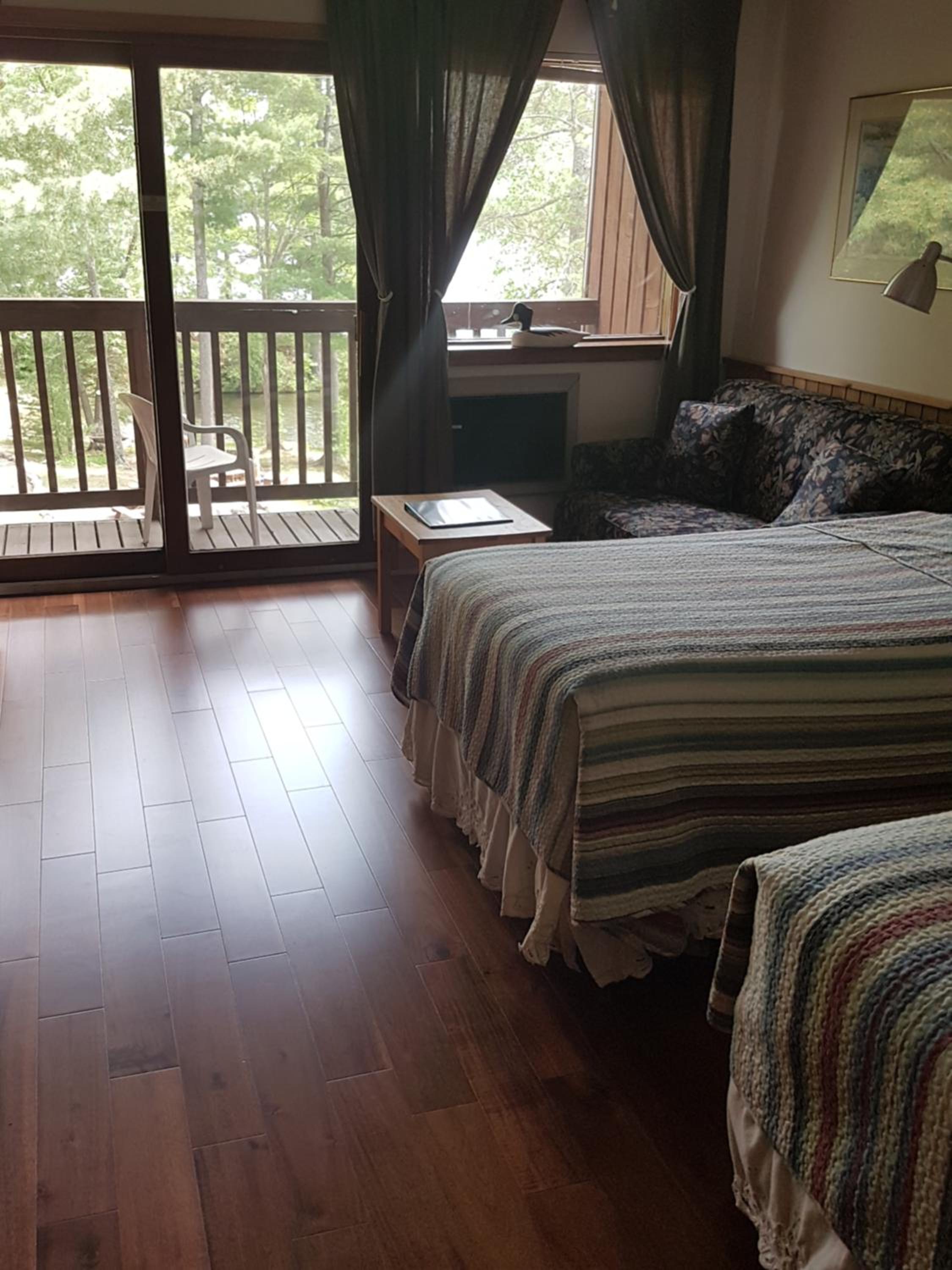 Westwind Inn on the Lake