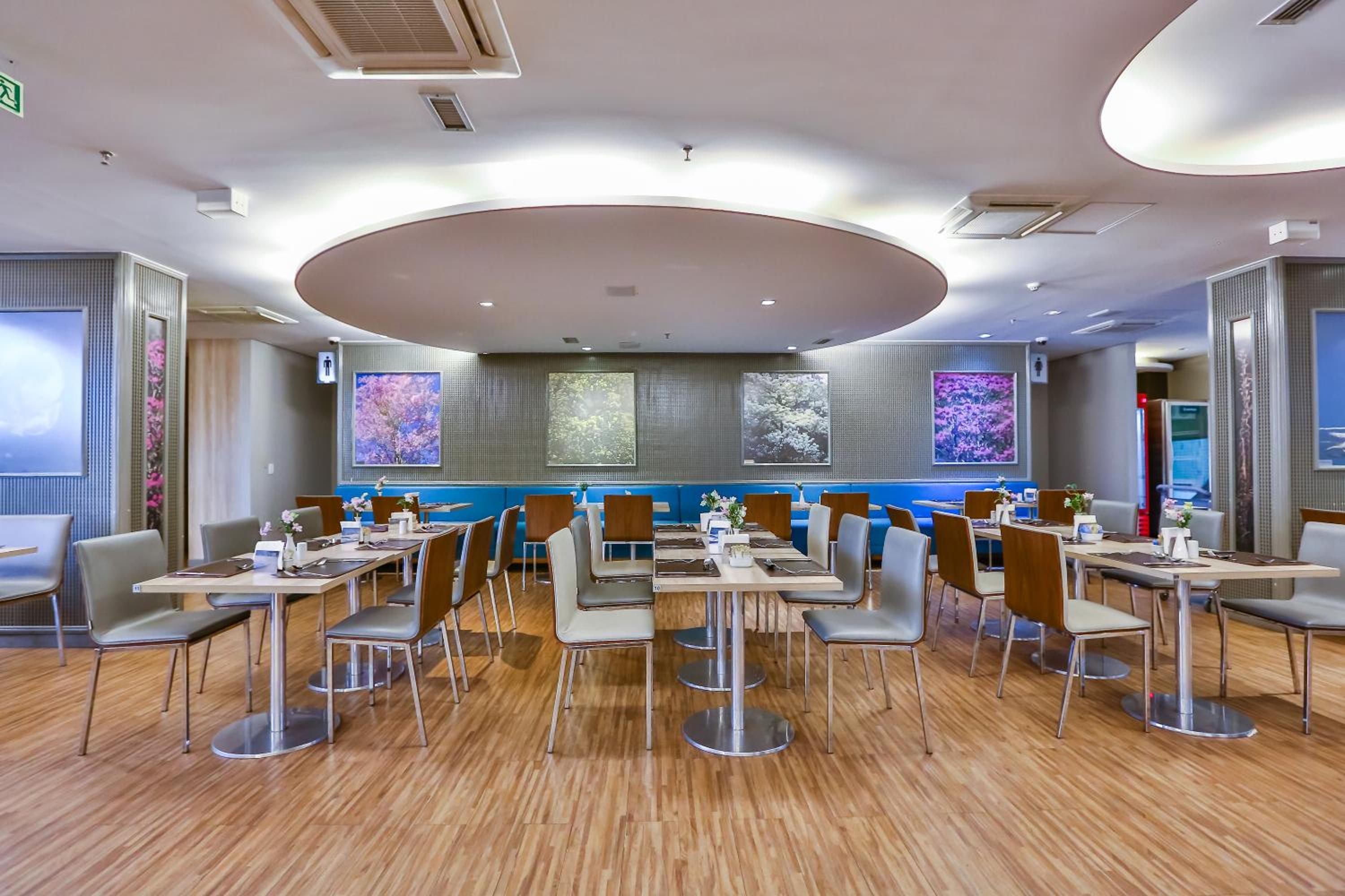 St Paul Plaza Hotel