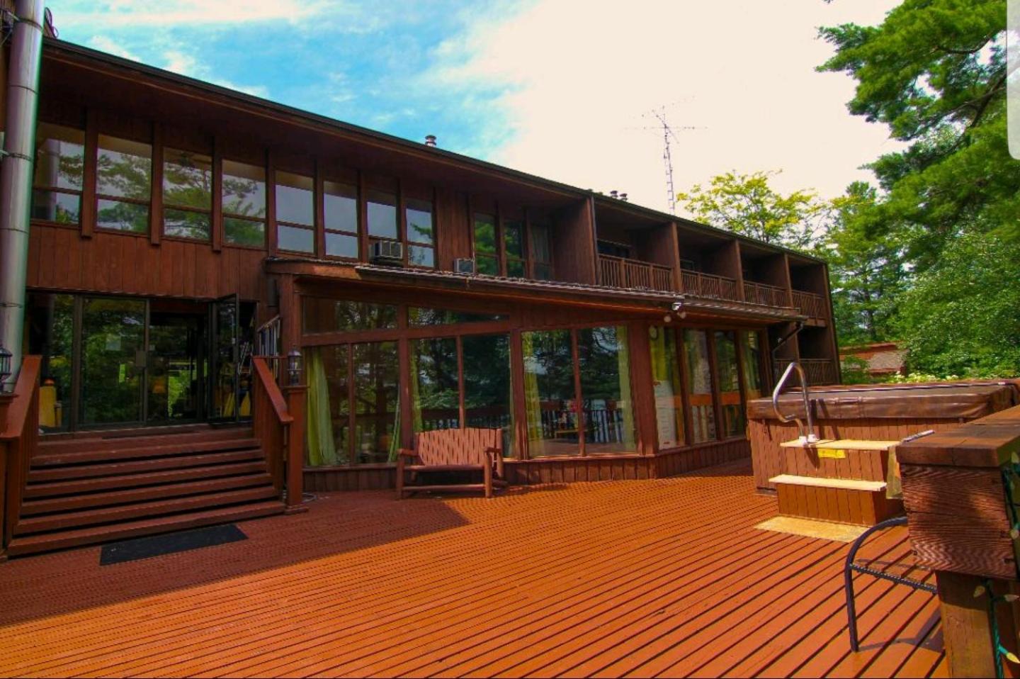 Westwind Inn on the Lake