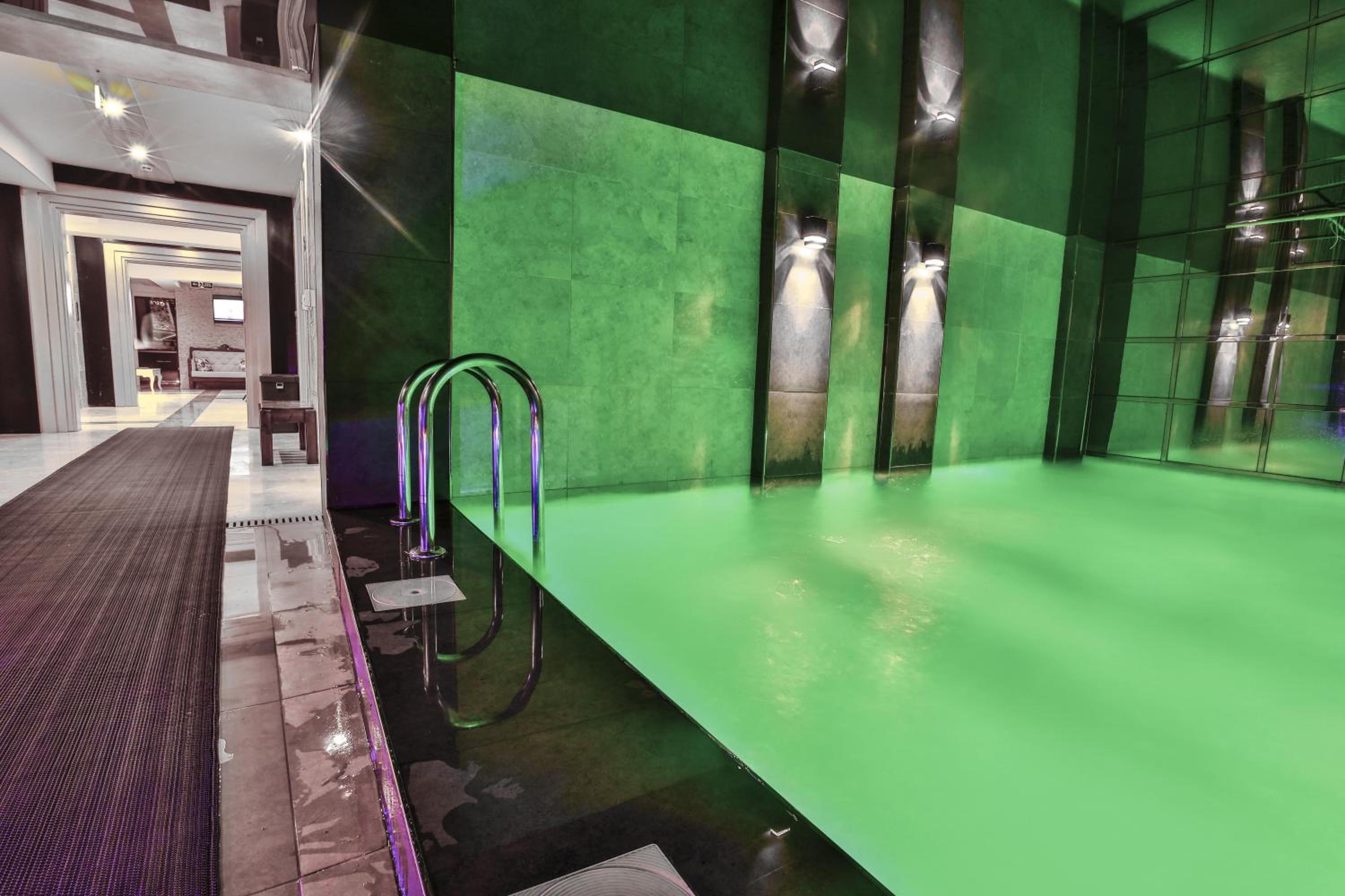 Life Corner Hotel - Image 32