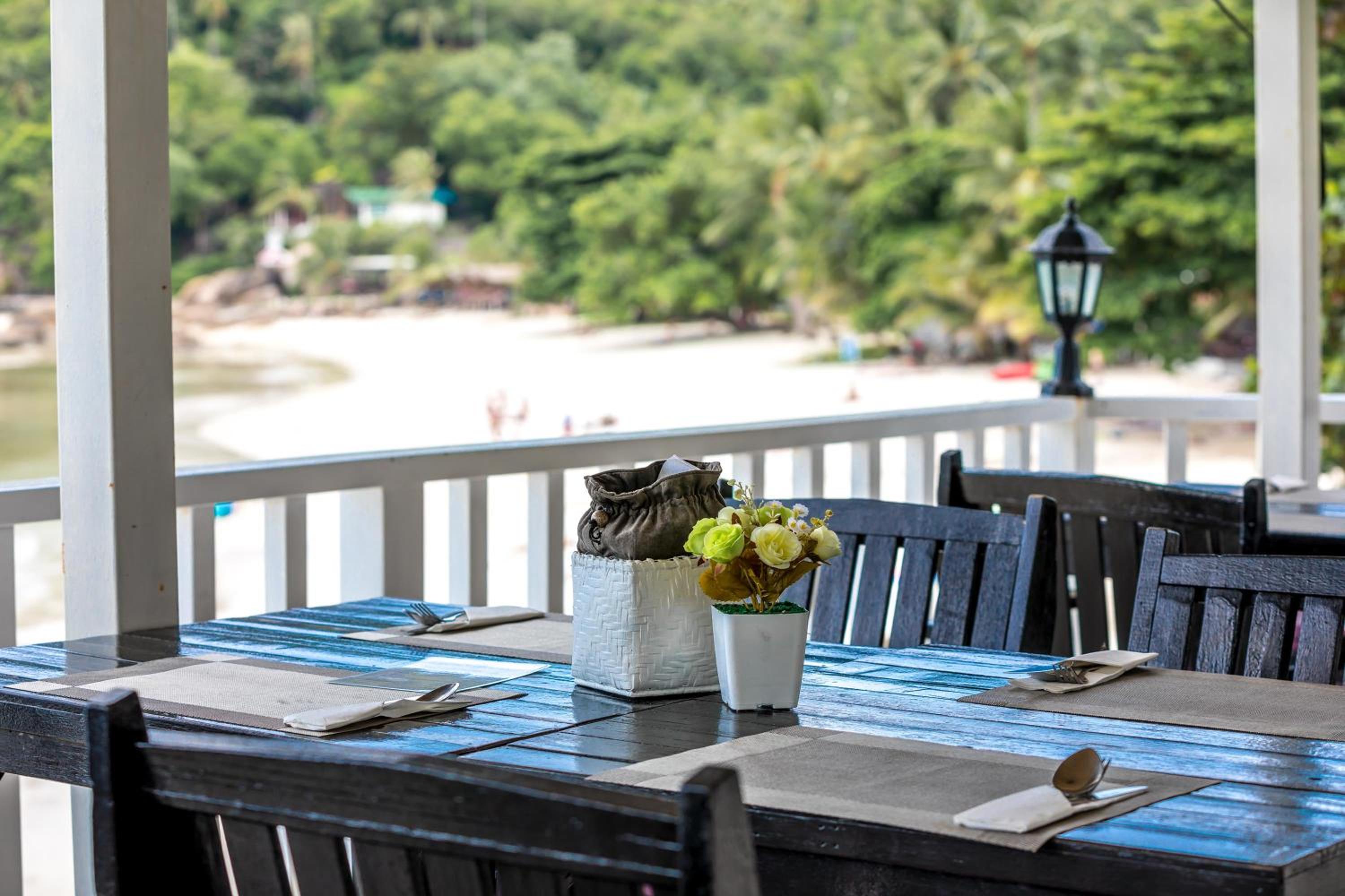 Crystal Bay Beach Resort 10
