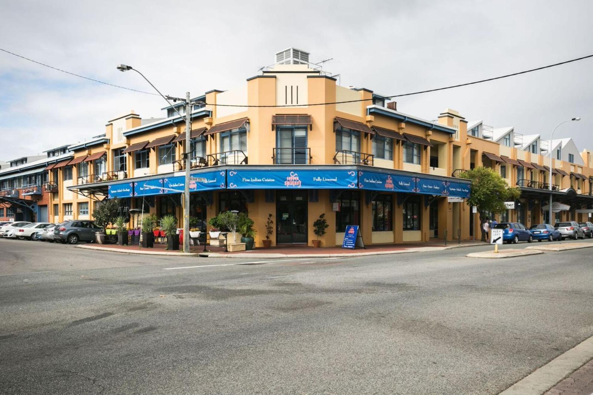 Granita's - 2 bedroom converted South Fremantle warehouse apartment
