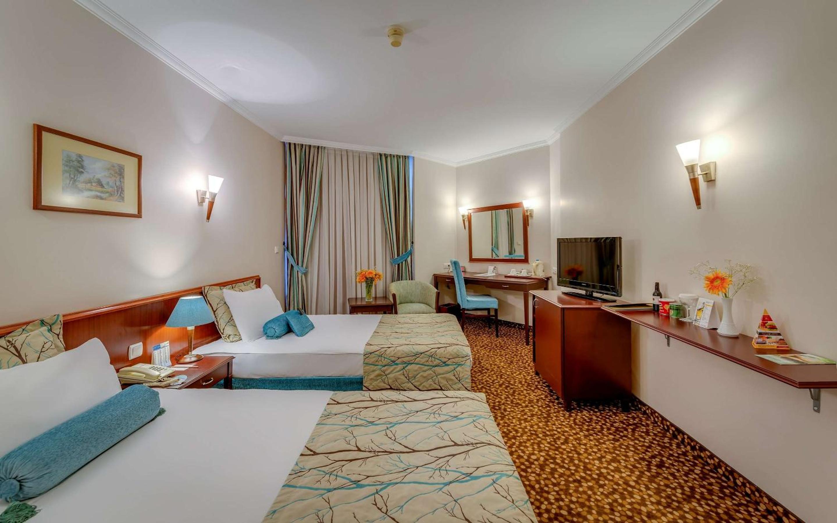 Best Western Plus Khan Hotel - Image 32