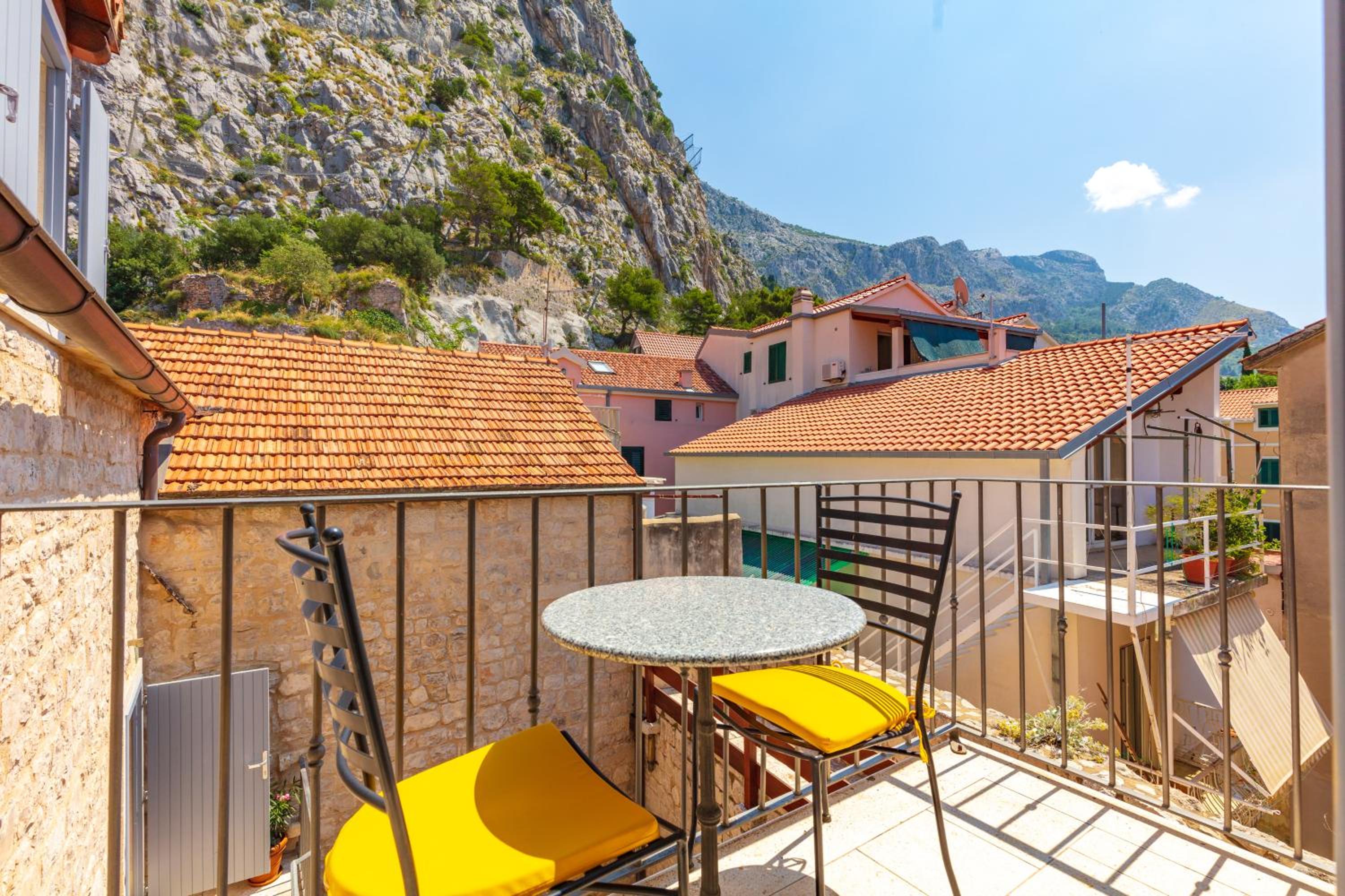 Villa Mama - Traditional Apartments in Omis, free parking view 3