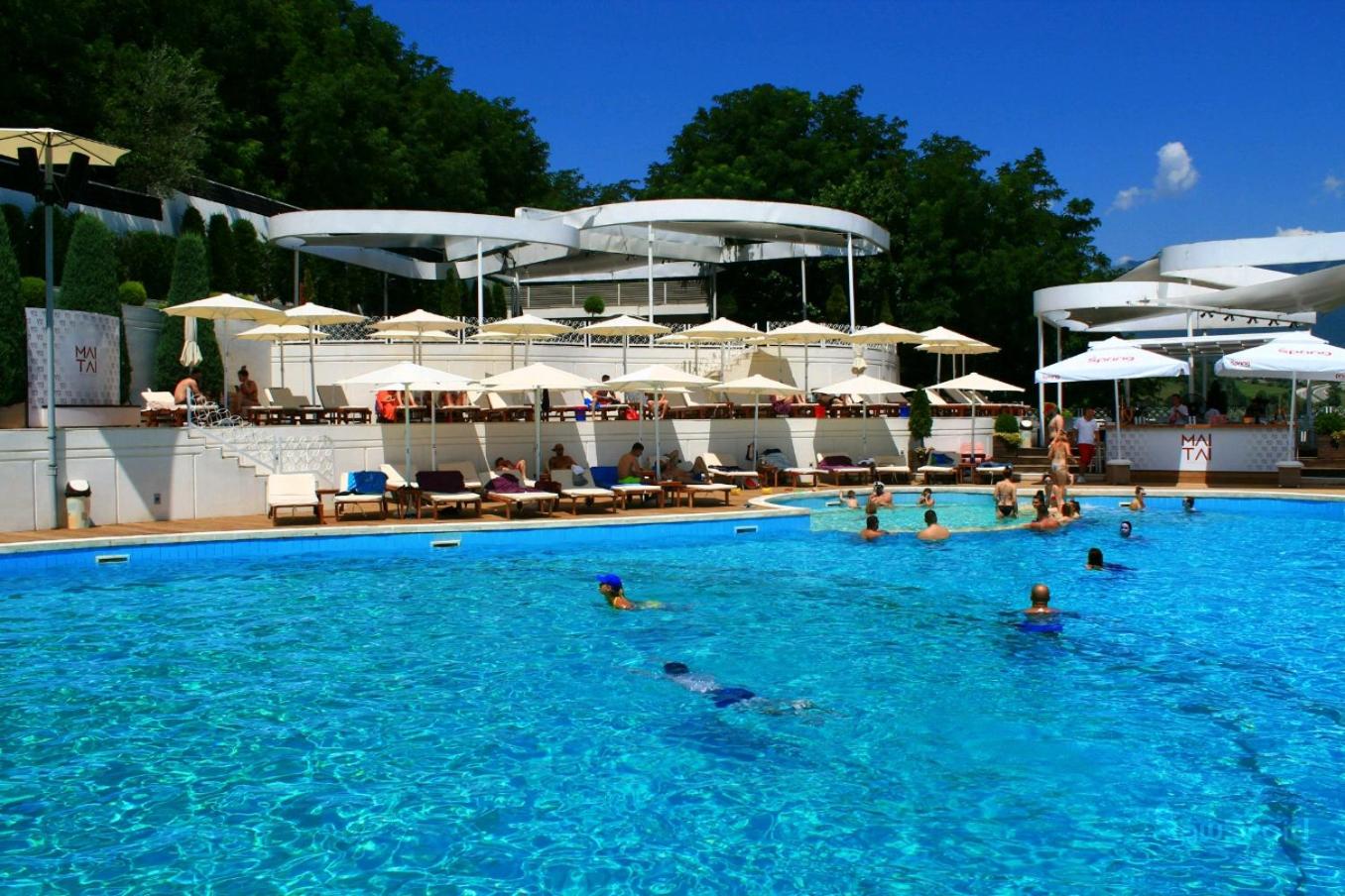 swimming pool