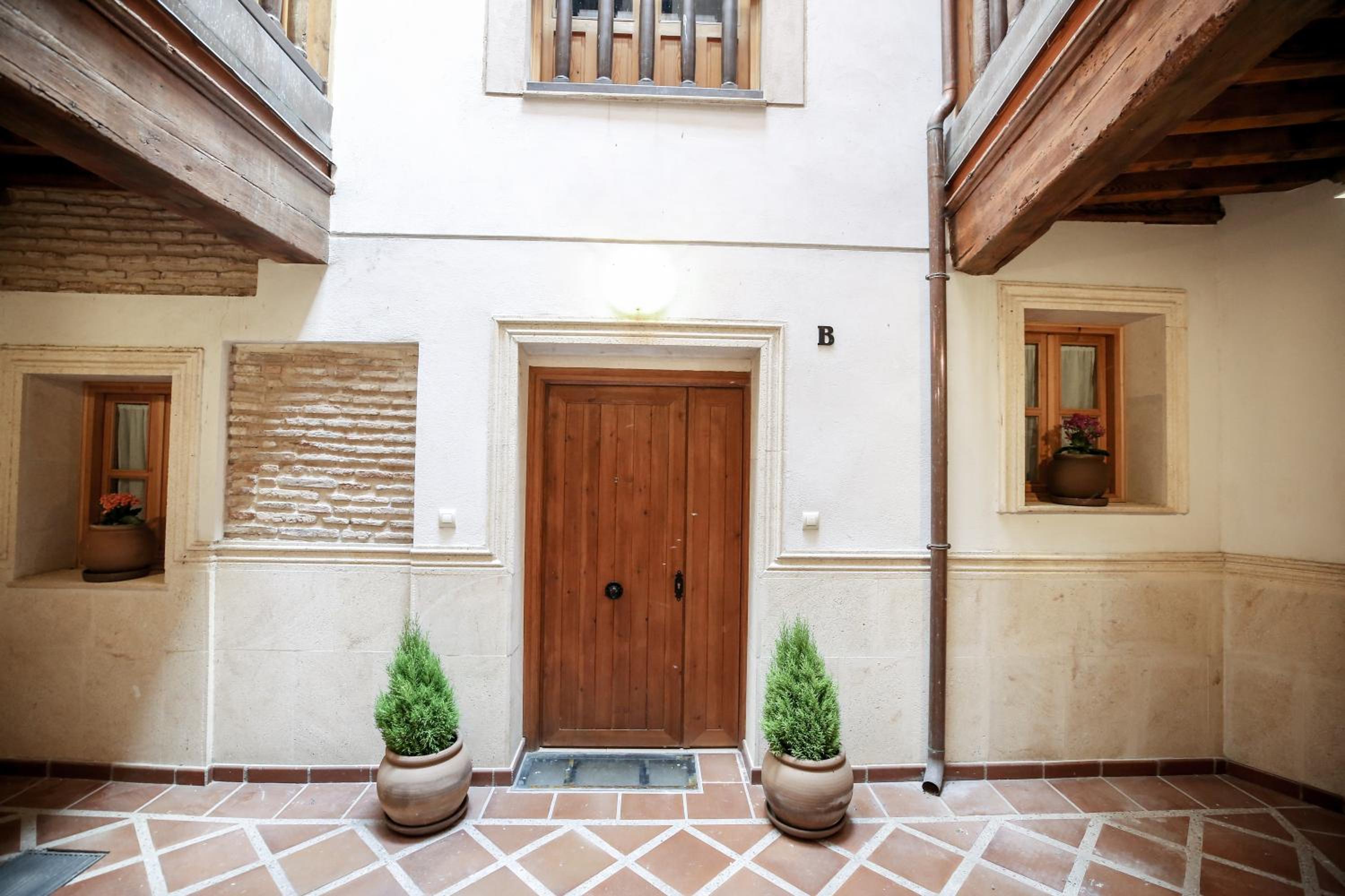 La Casa del Lirón by Toledo AP