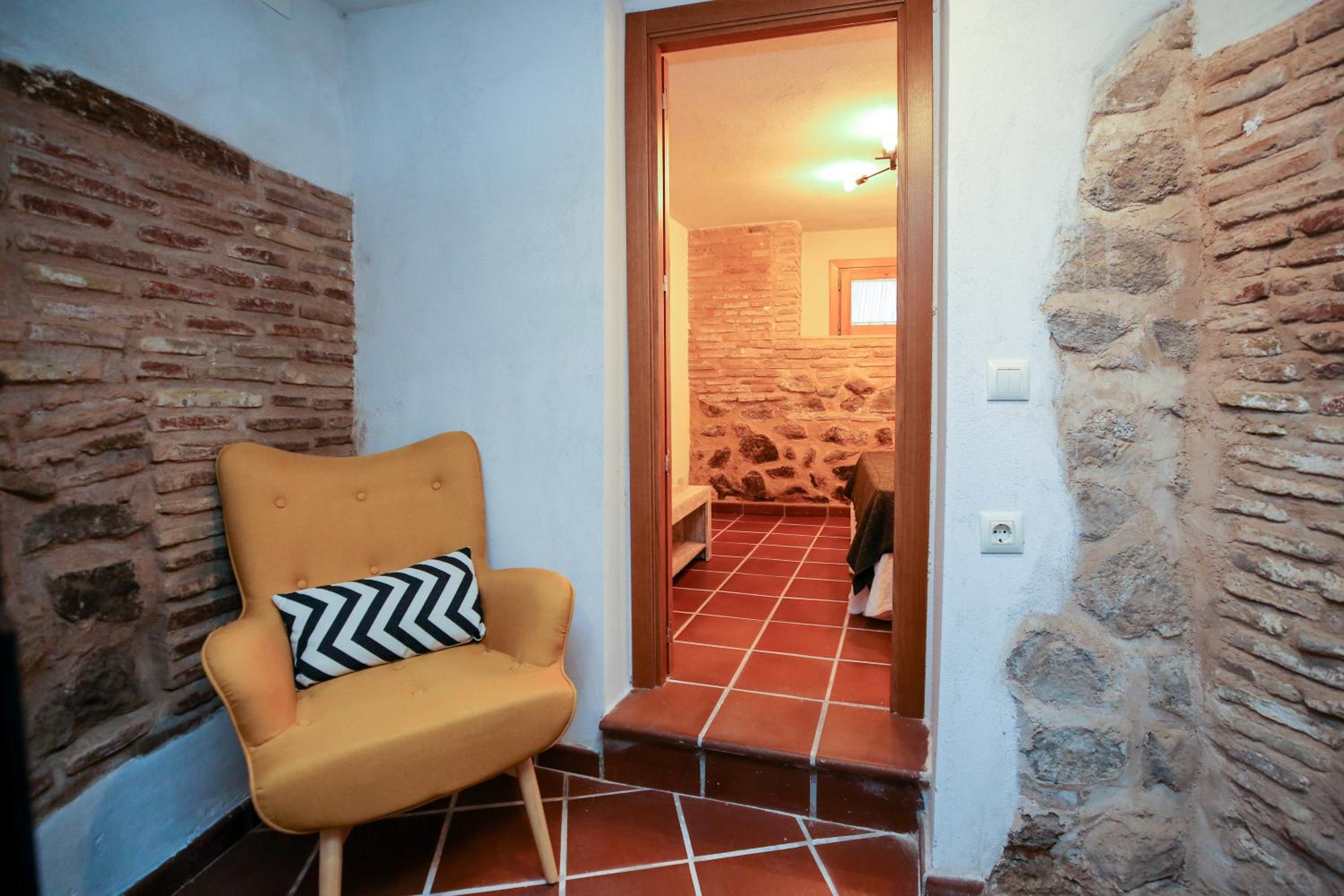 La Casa del Lirón by Toledo AP