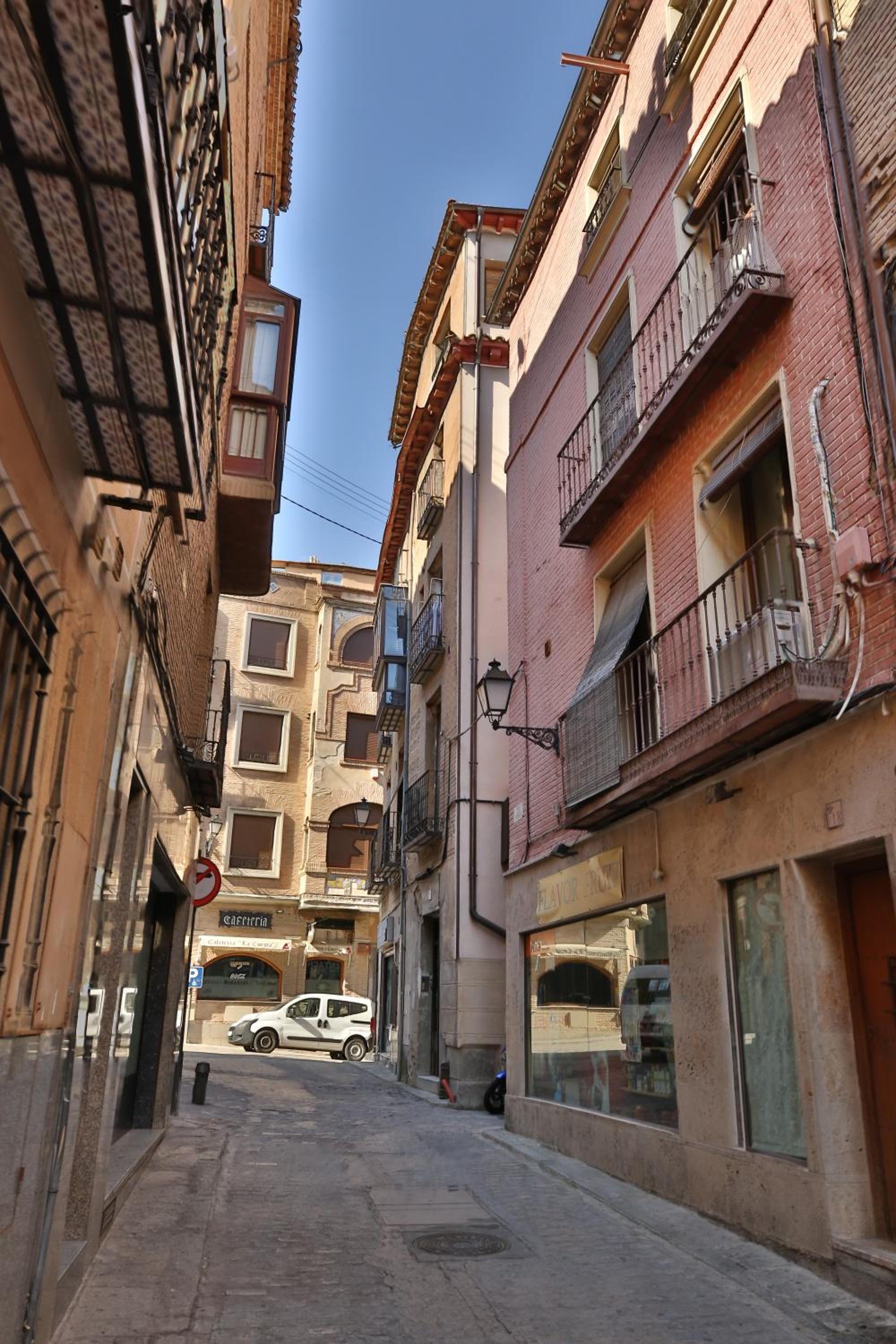 La Casa del Lirón by Toledo AP