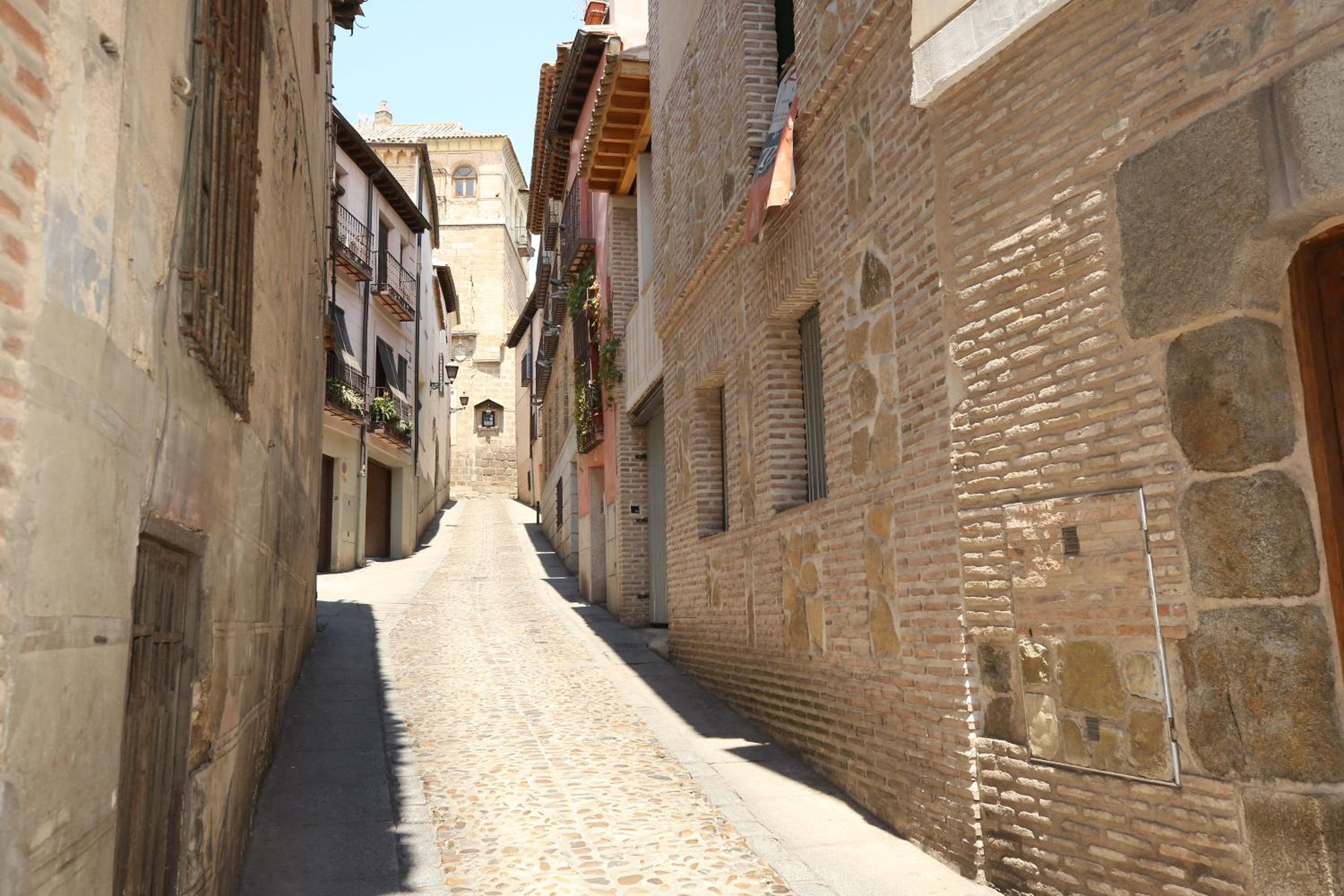 La Casa del Lirón by Toledo AP