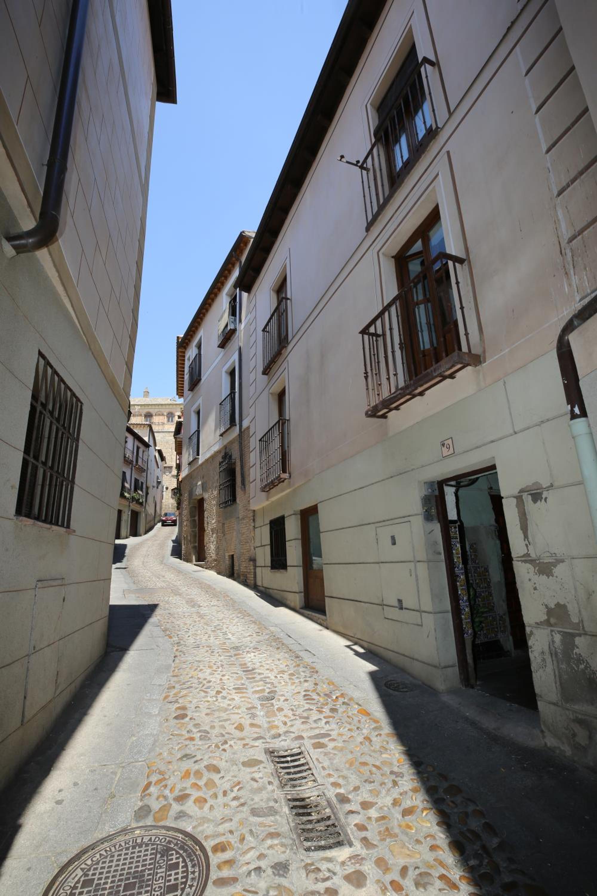 La Casa del Lirón by Toledo AP