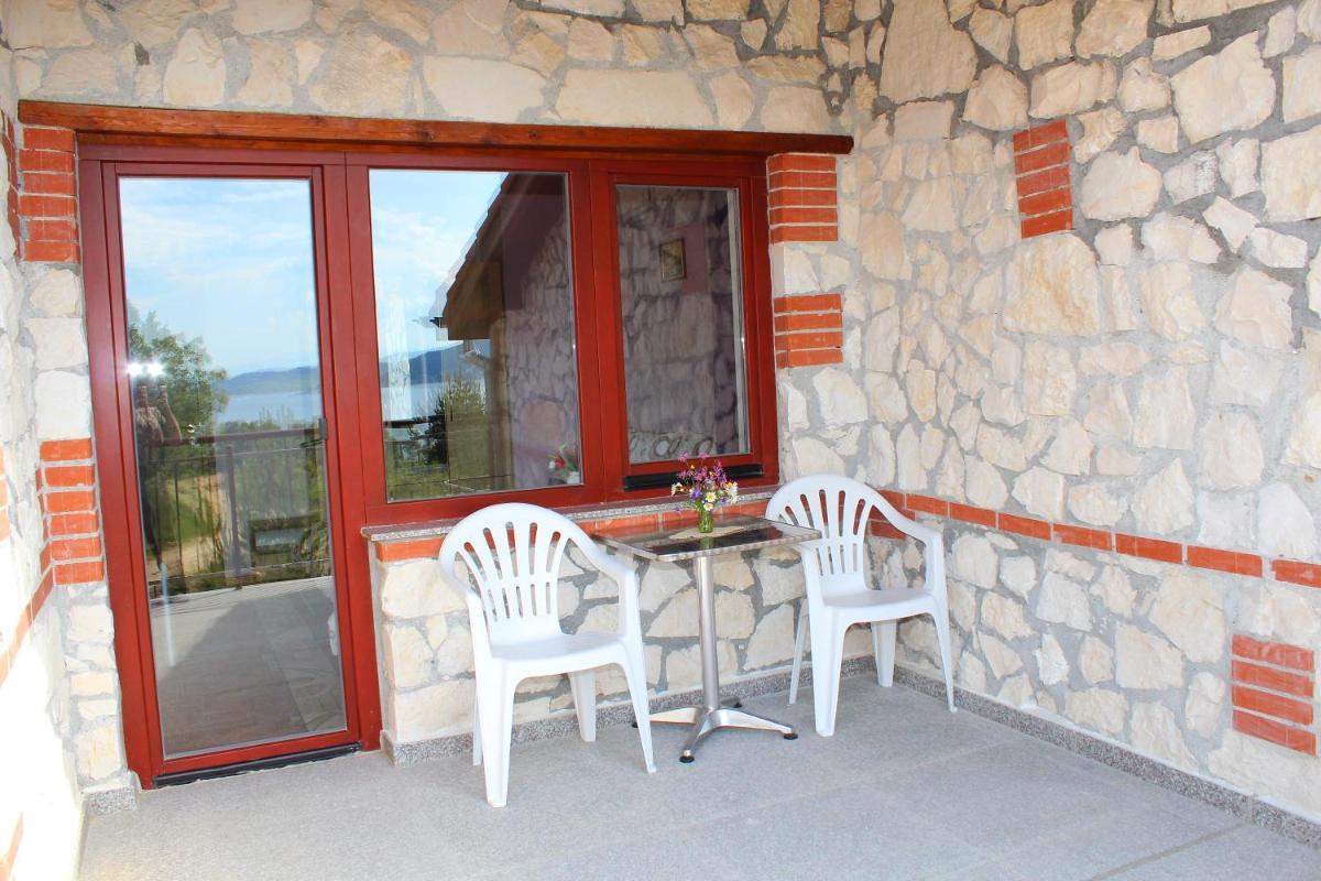 Ilievi Guest Houses
