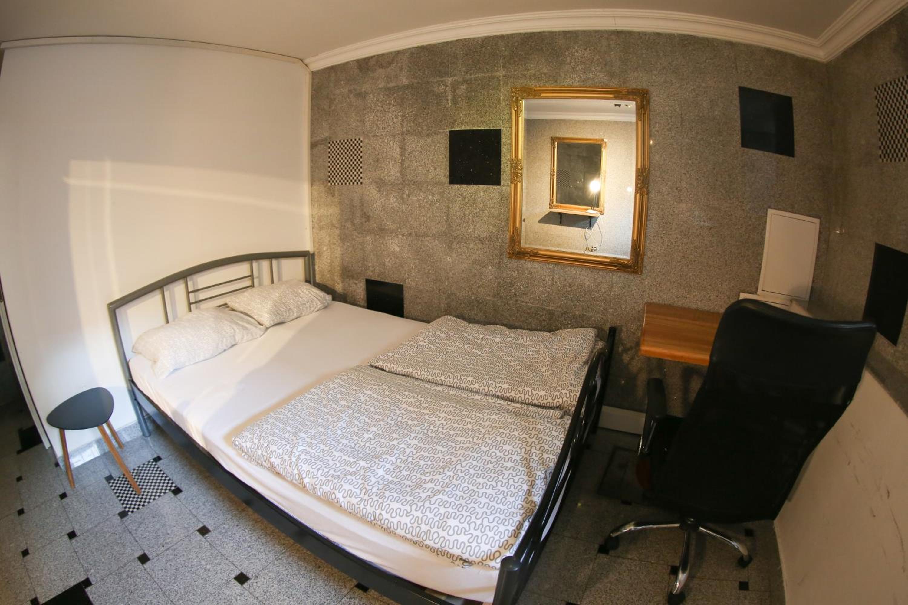 Hostel 24