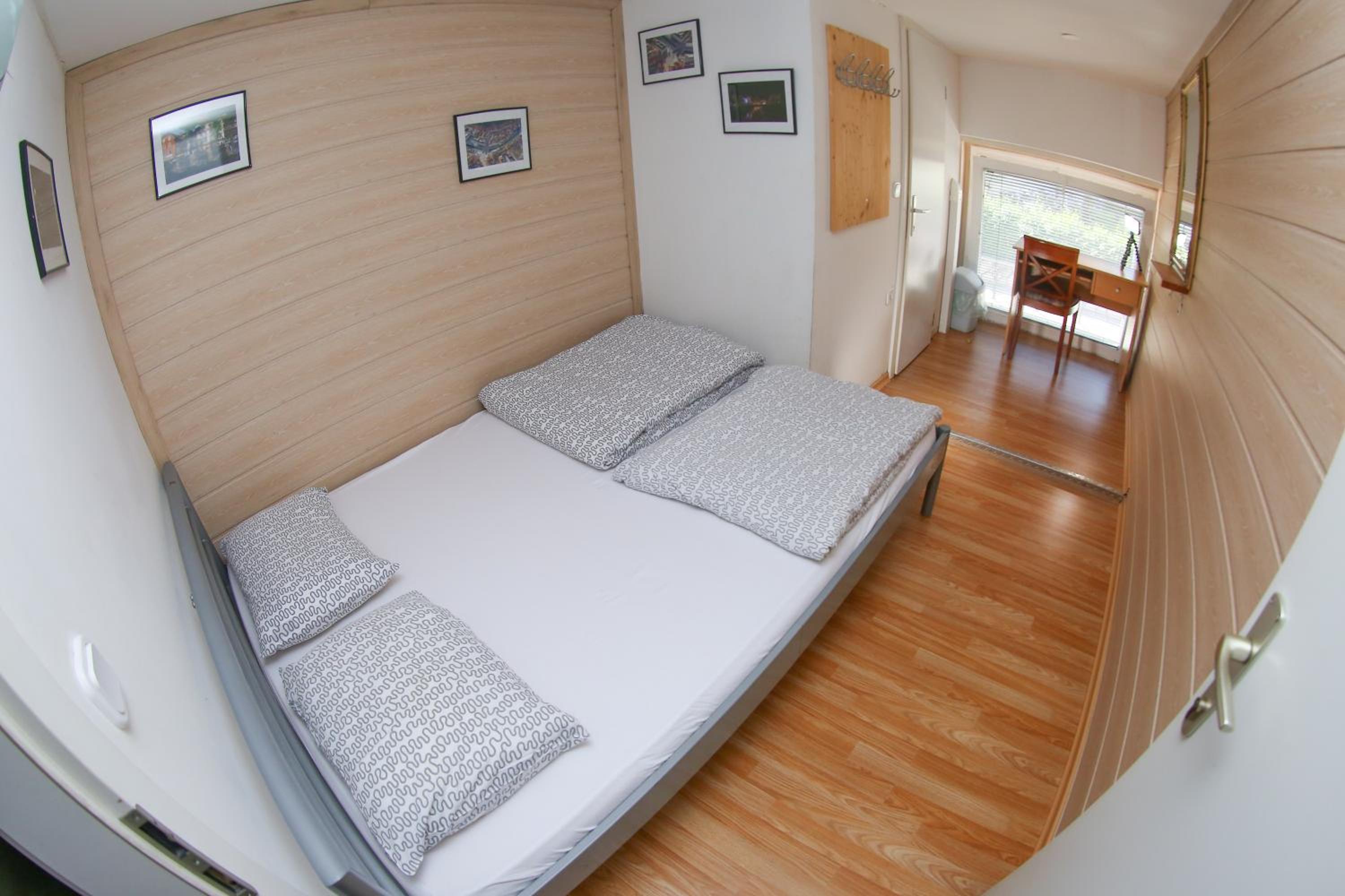 Hostel 24