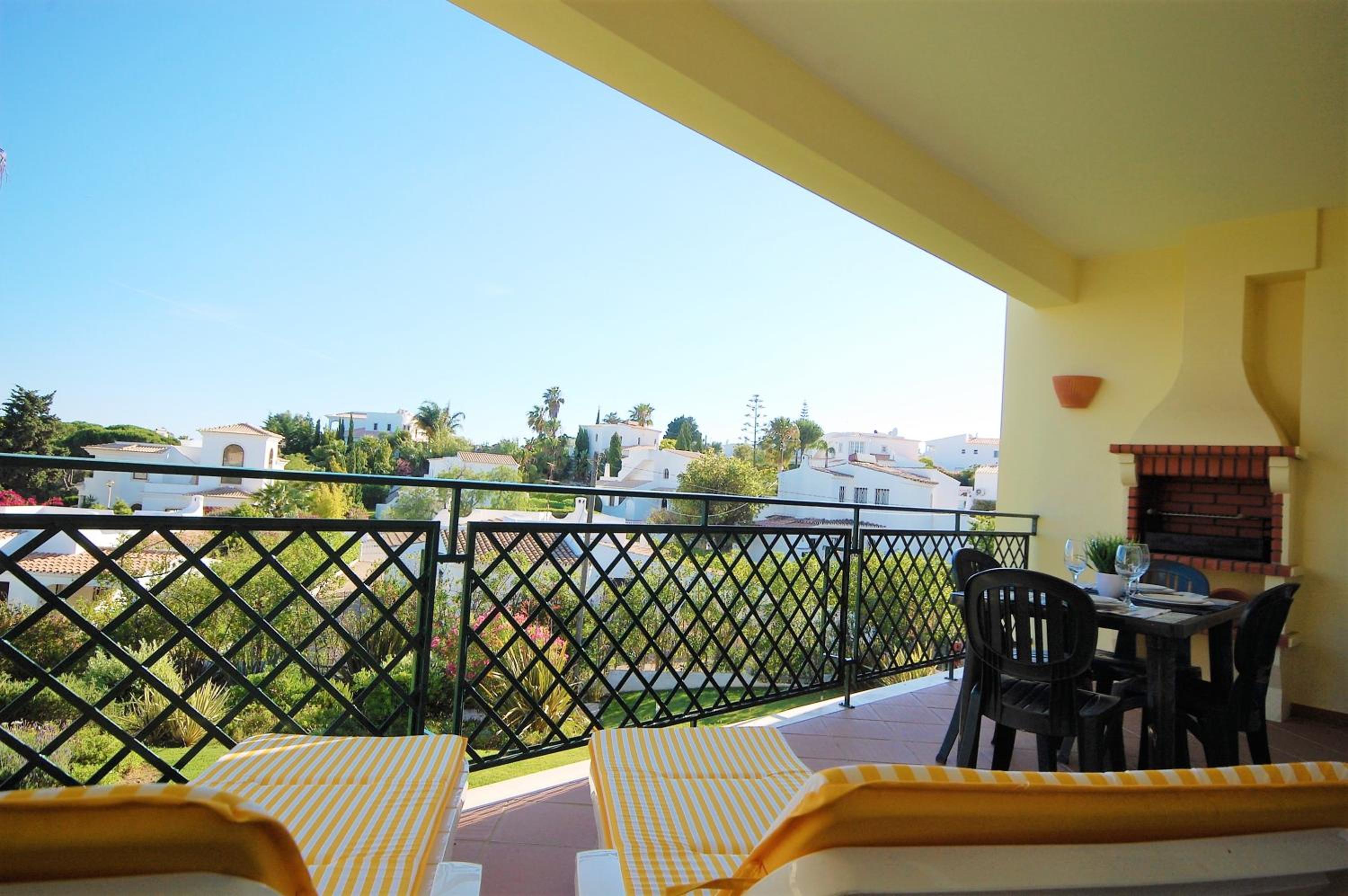 Apartment Coelha Beach - Pool - Free Wi-Fi - Air Con view 3