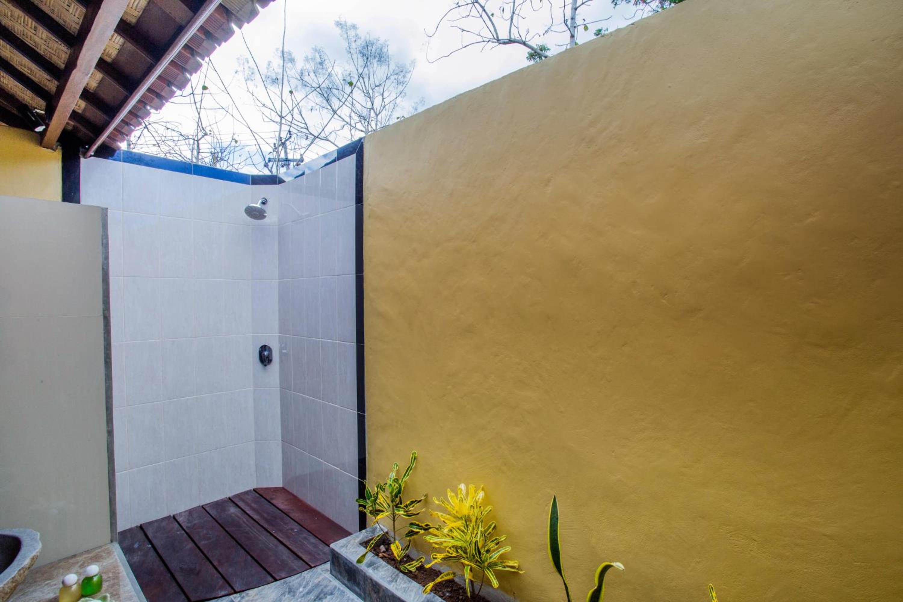 Samanta Huts