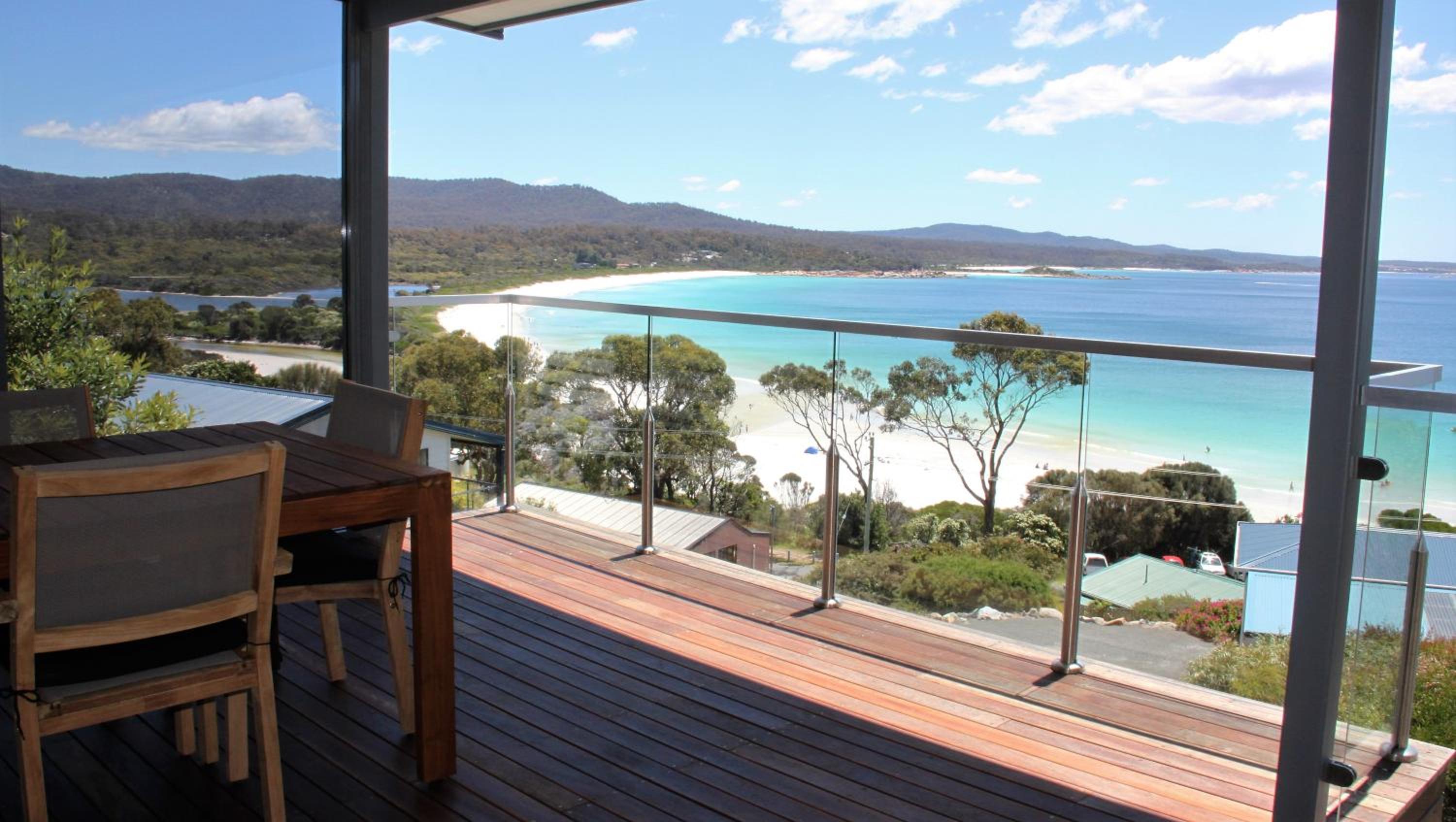 SEA EAGLE COTTAGE Amazing views of Bay of Fires