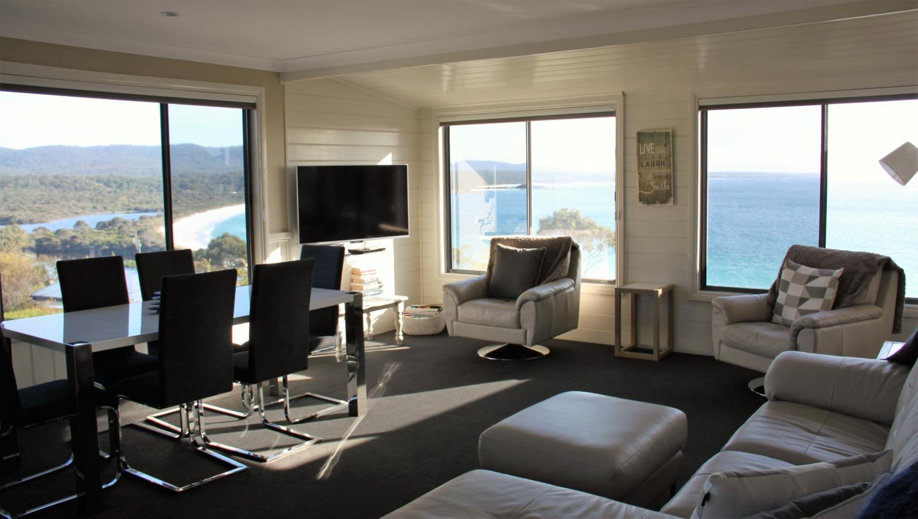SEA EAGLE COTTAGE Amazing views of Bay of Fires