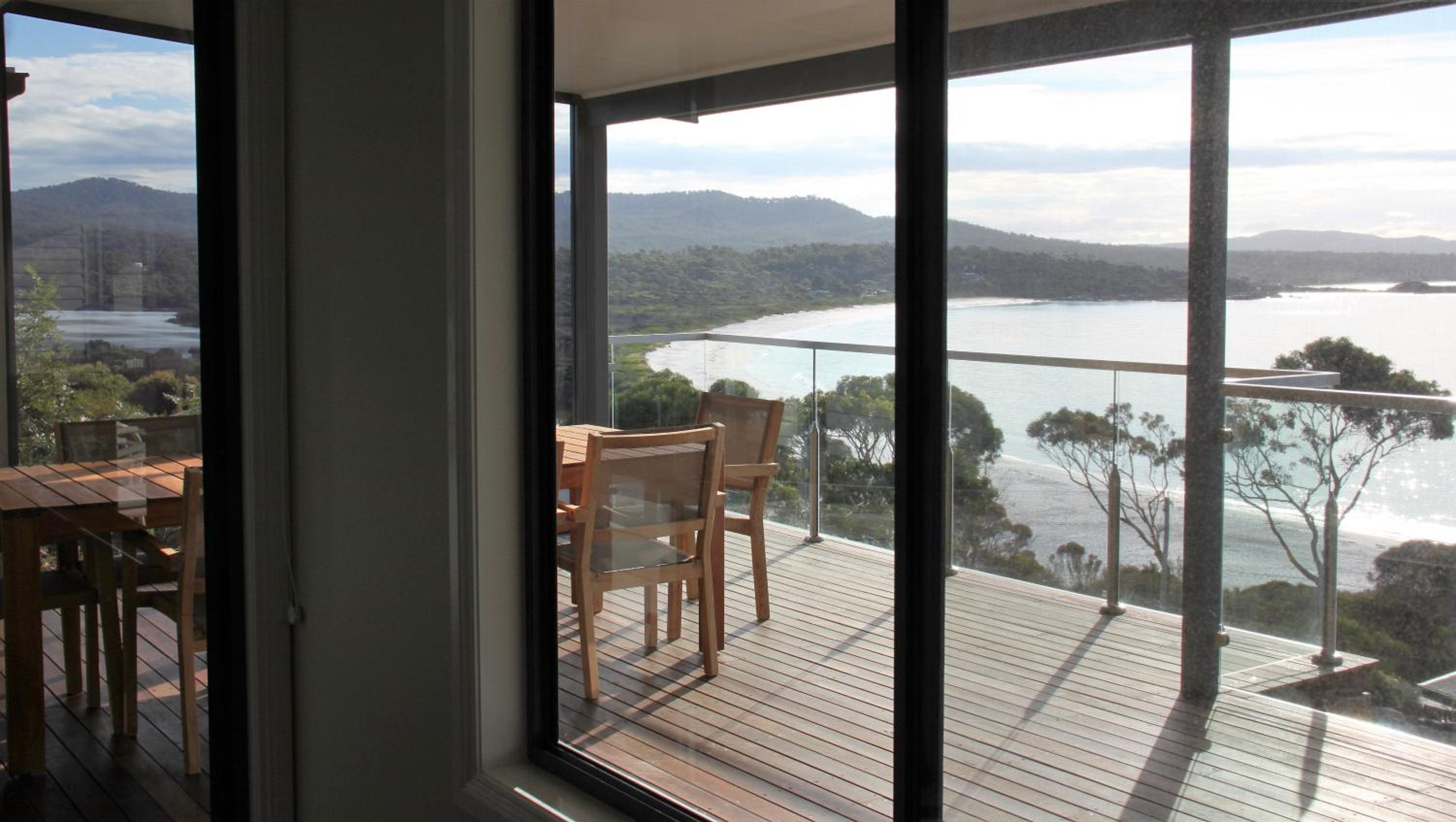 SEA EAGLE COTTAGE Amazing views of Bay of Fires