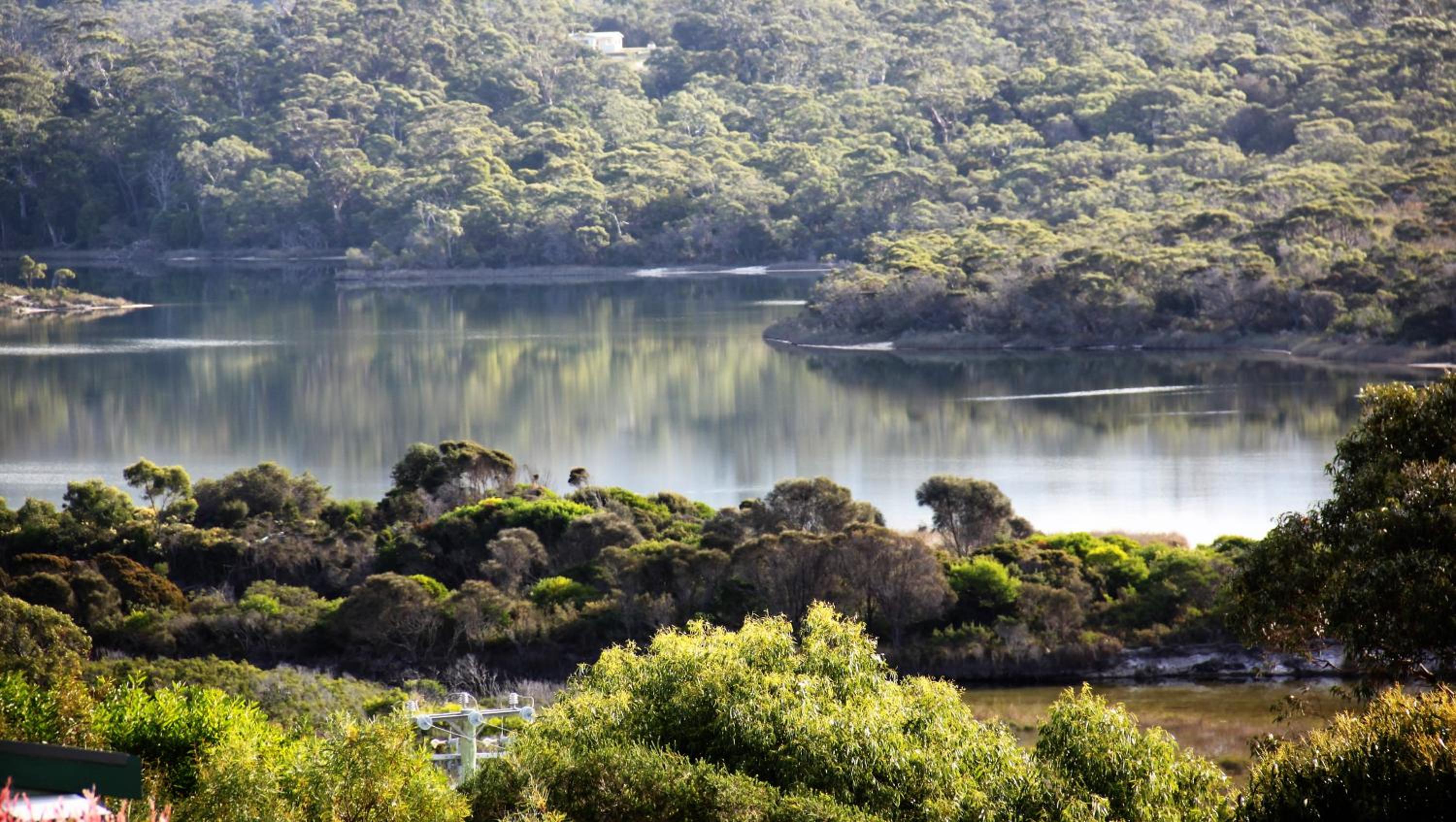 SEA EAGLE COTTAGE Amazing views of Bay of Fires