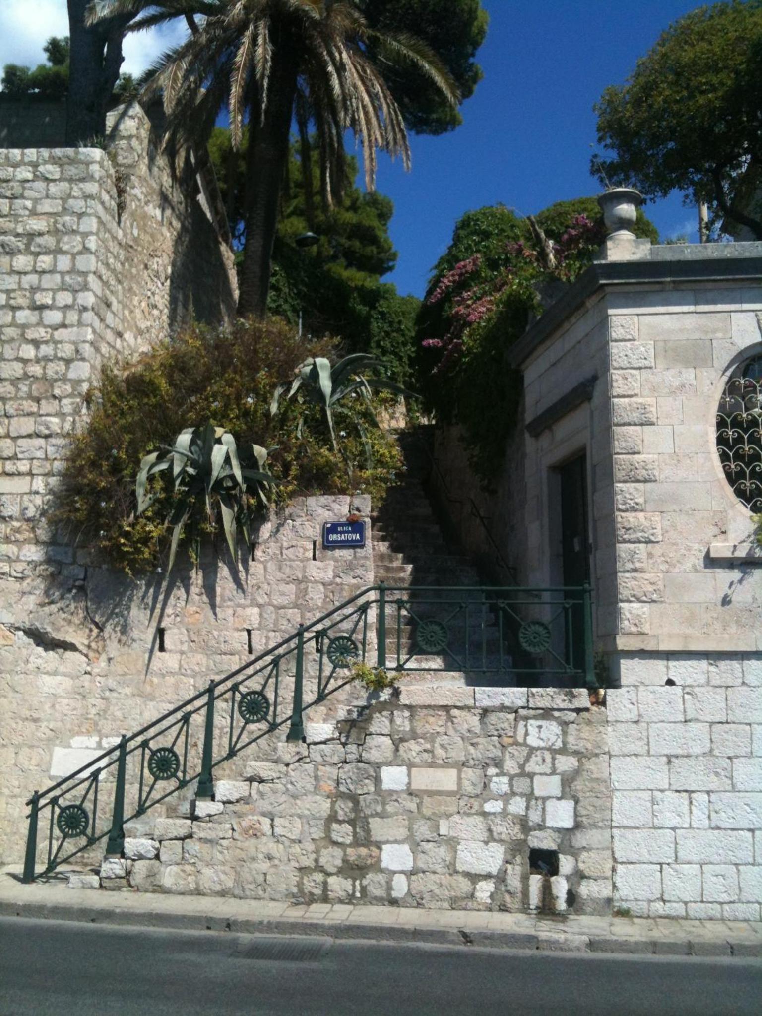 SerendipitY DubrOvniK CentrE-Free ParkinG